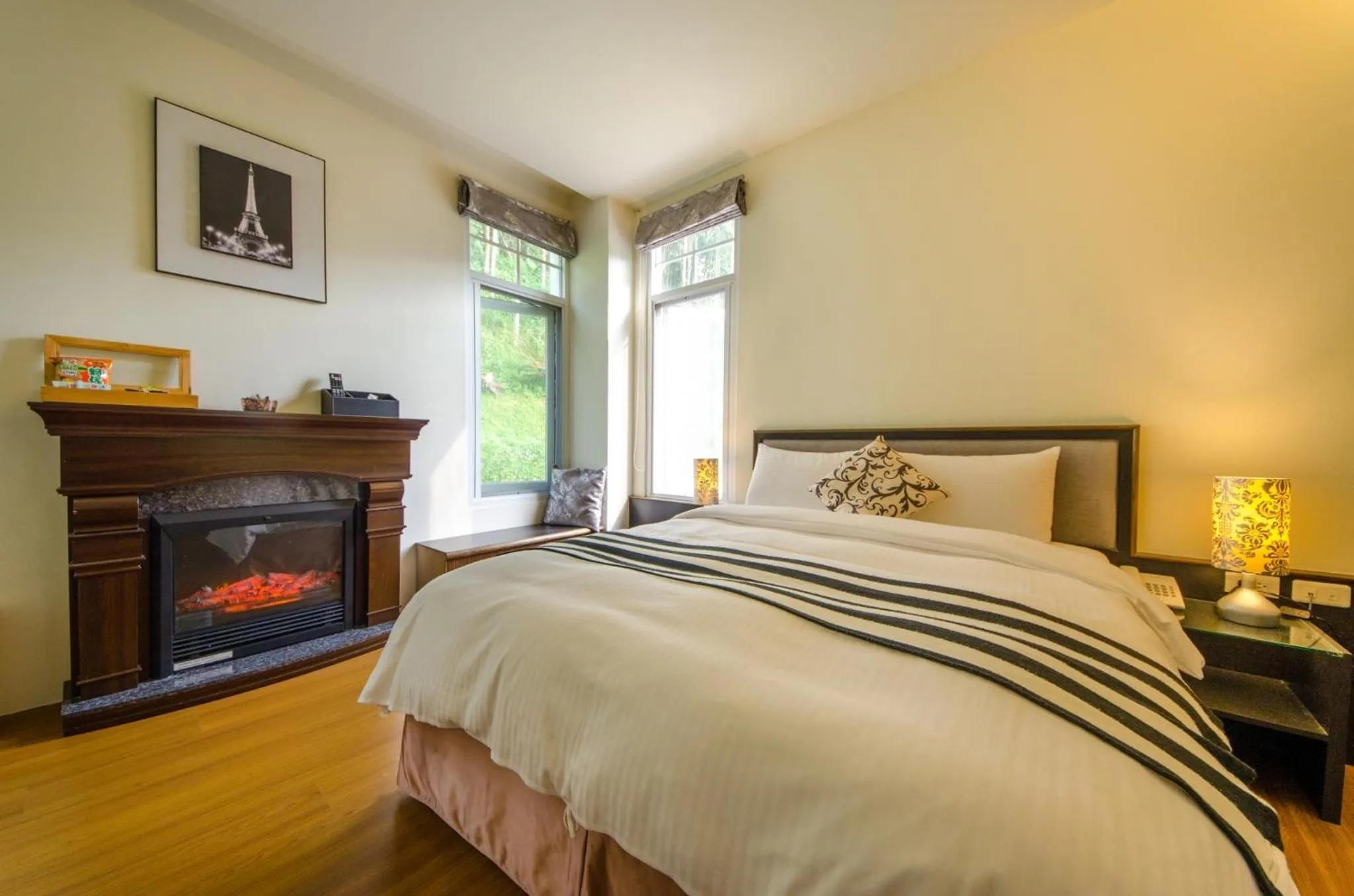 Bed in Butchard Villas