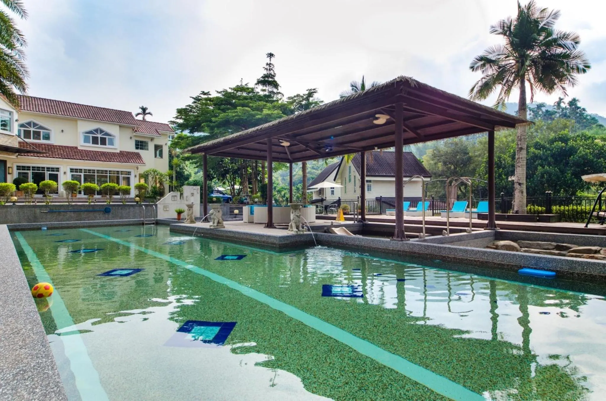 Property building in Butchard Villas