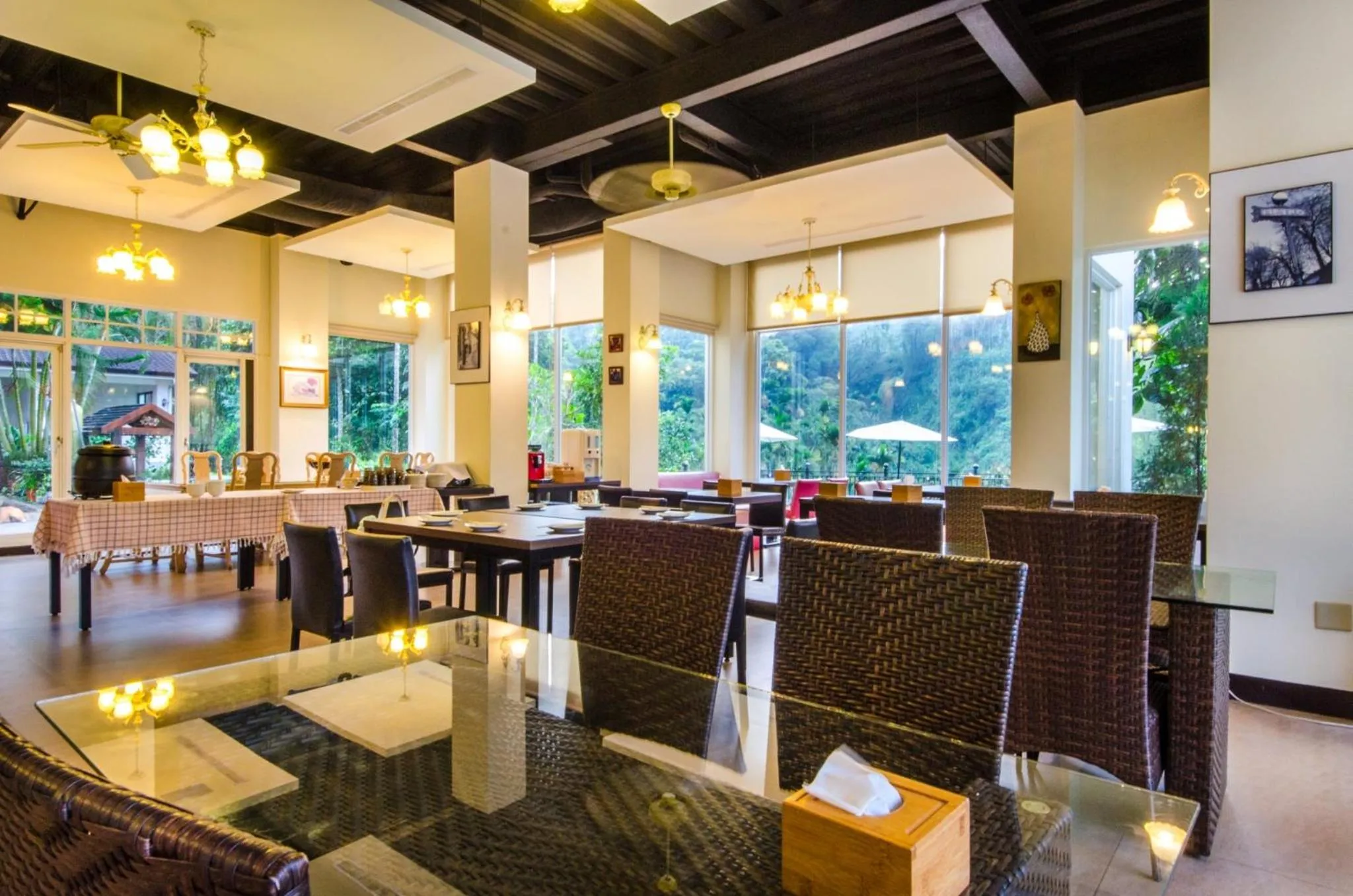 Dining area in Butchard Villas