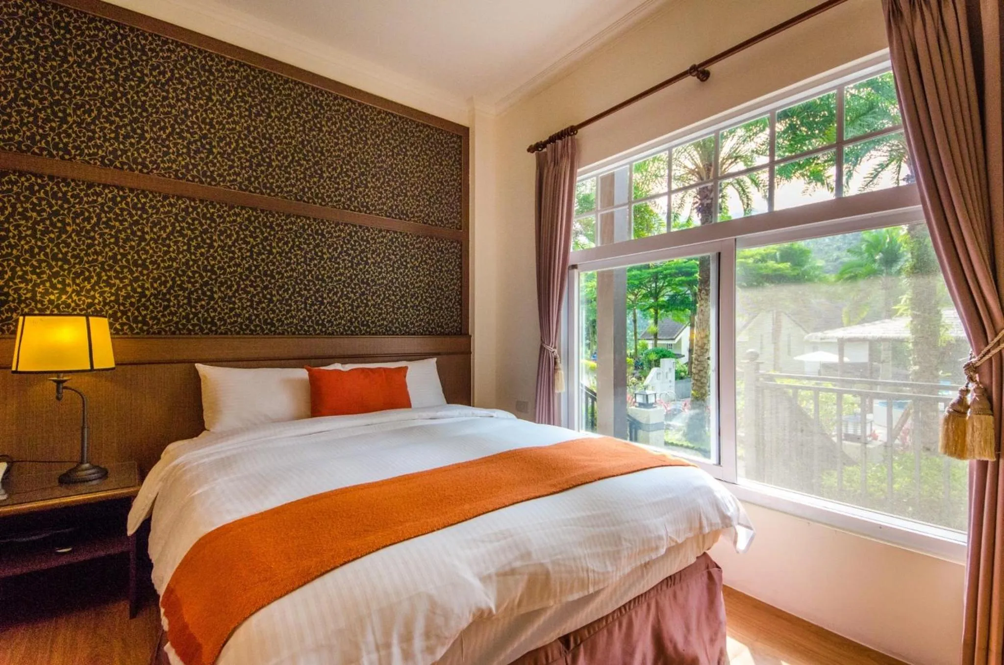 Bed in Butchard Villas