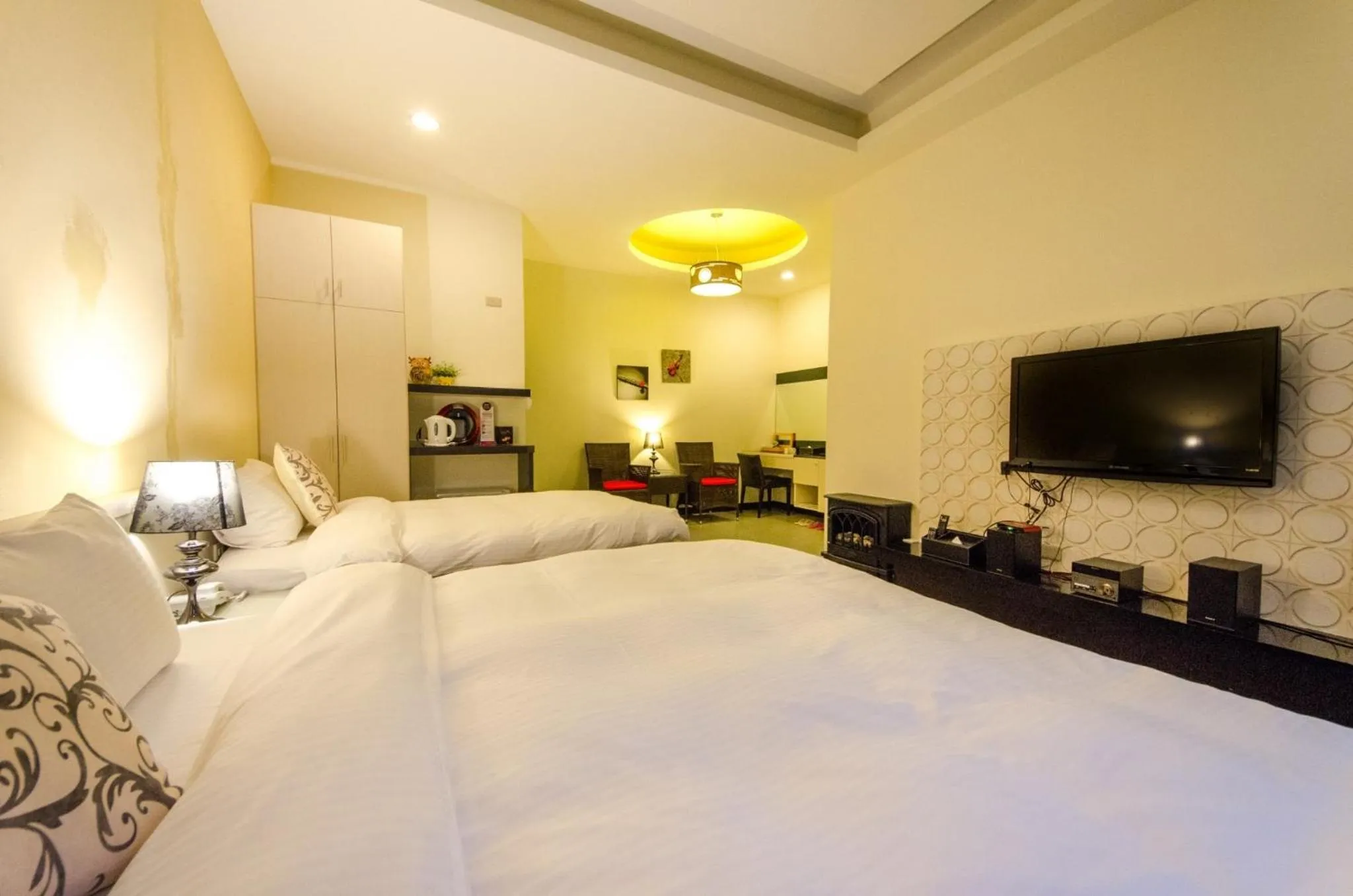 Bed in Butchard Villas