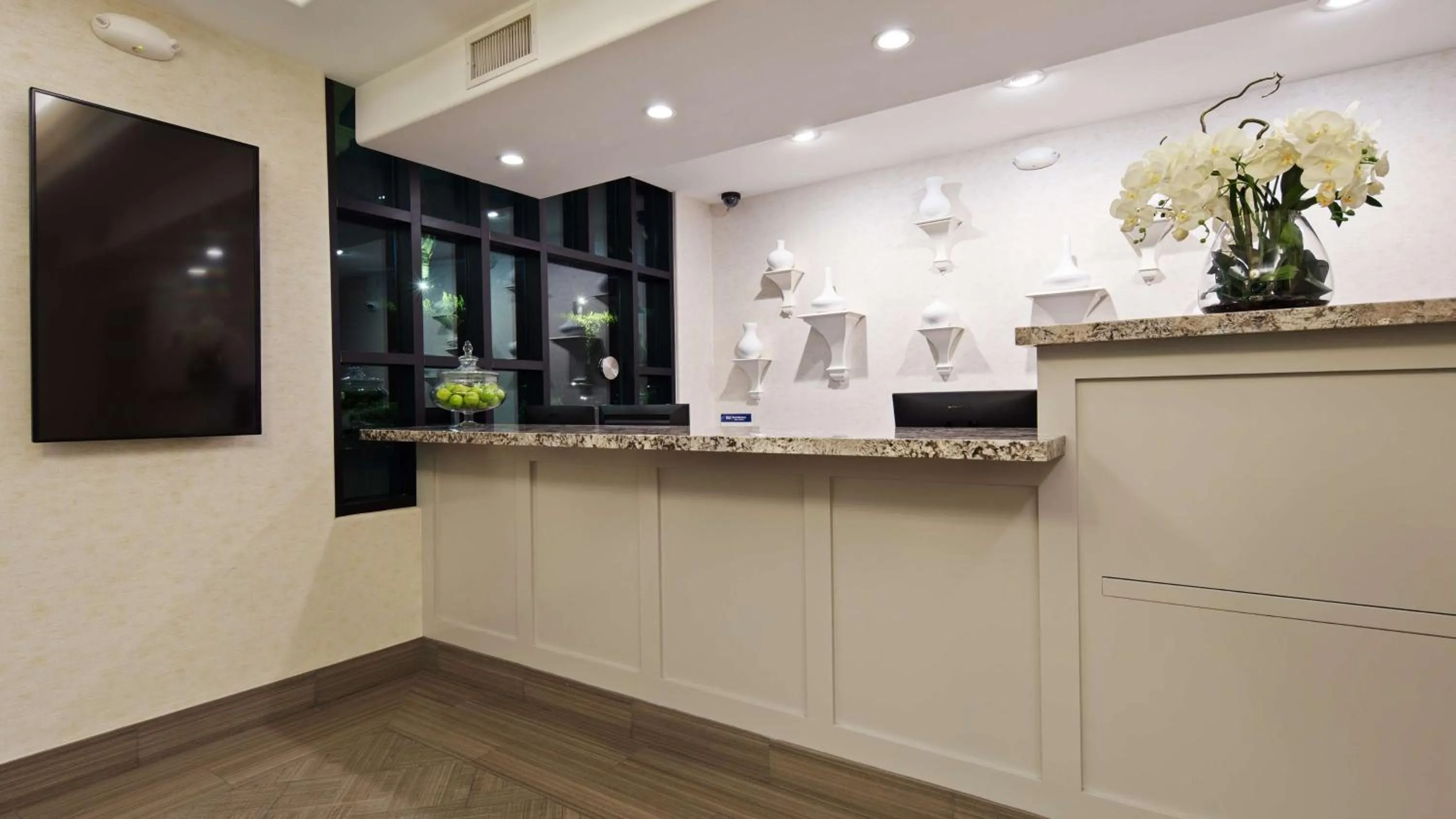 Lobby or reception in Best Western Woodland Hills