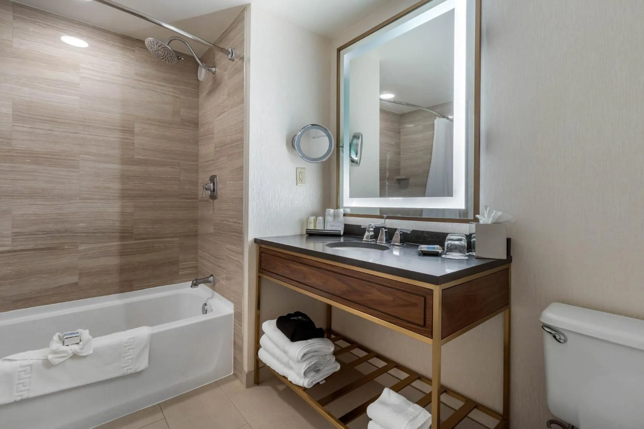 Bathroom in Omni Richmond Hotel