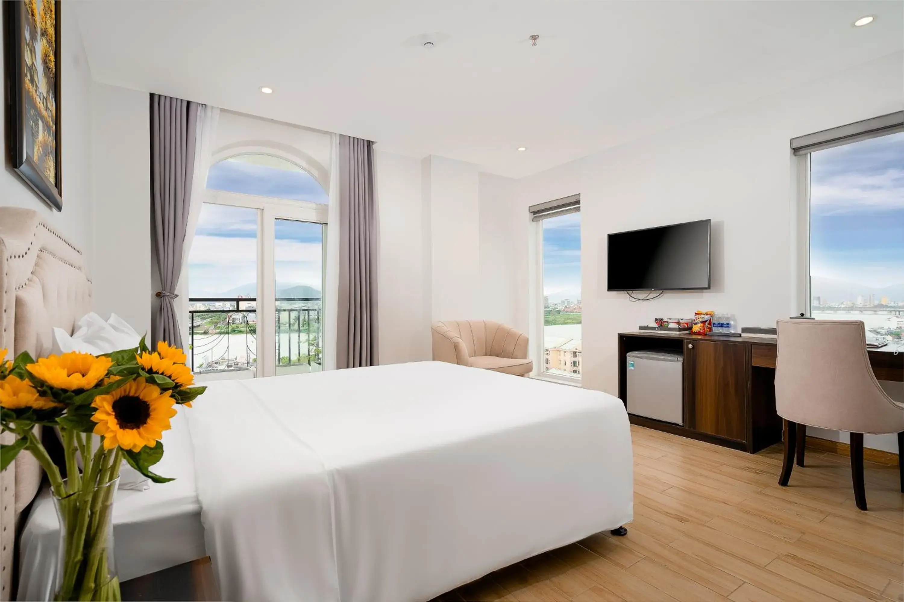 Junior Suite with Balcony in RHM Luxury Hotel And Suite Junior Suite with Balcony in RHM Luxury Hotel And Suite