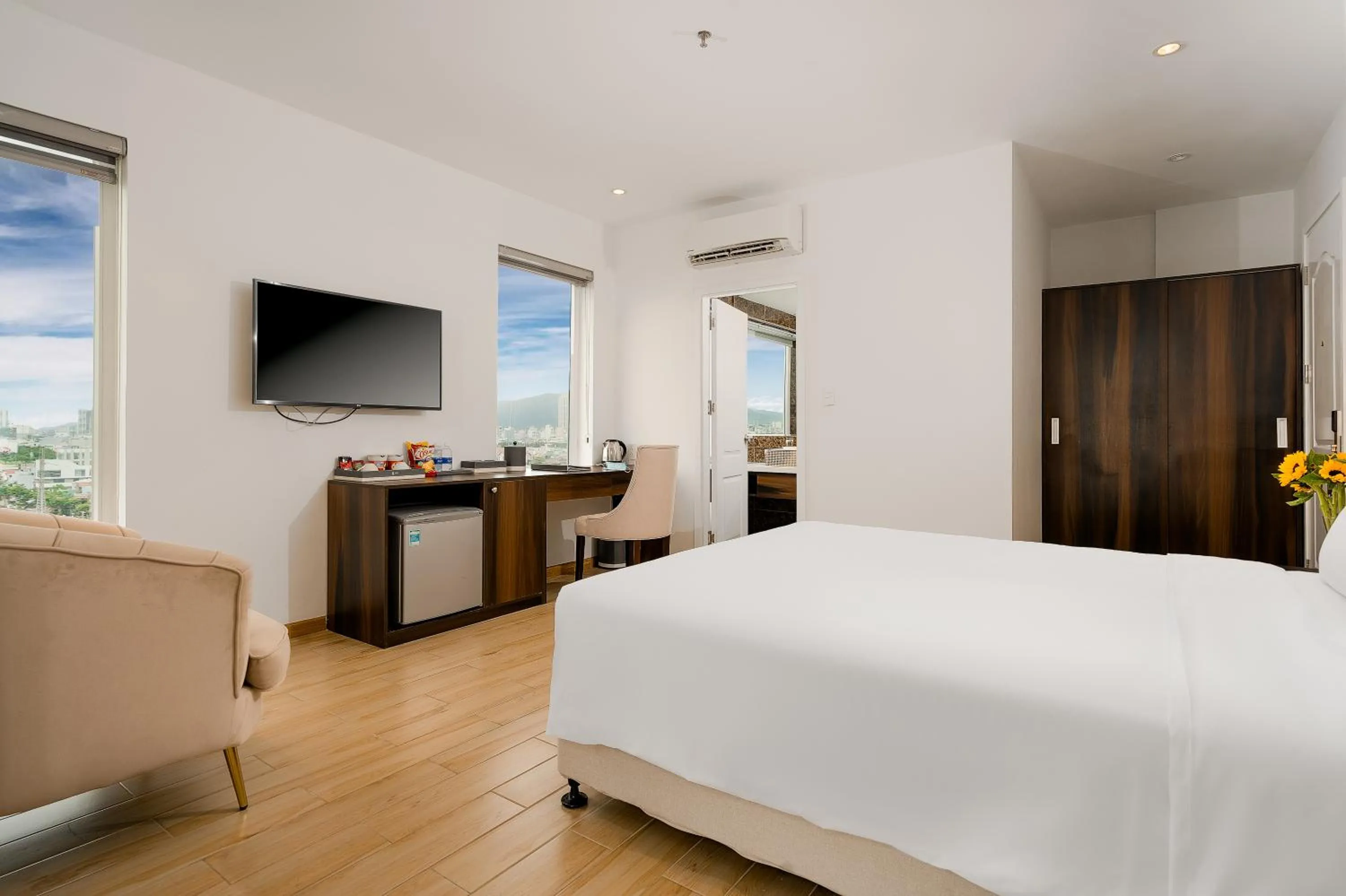 Bed in RHM Luxury Hotel And Suite