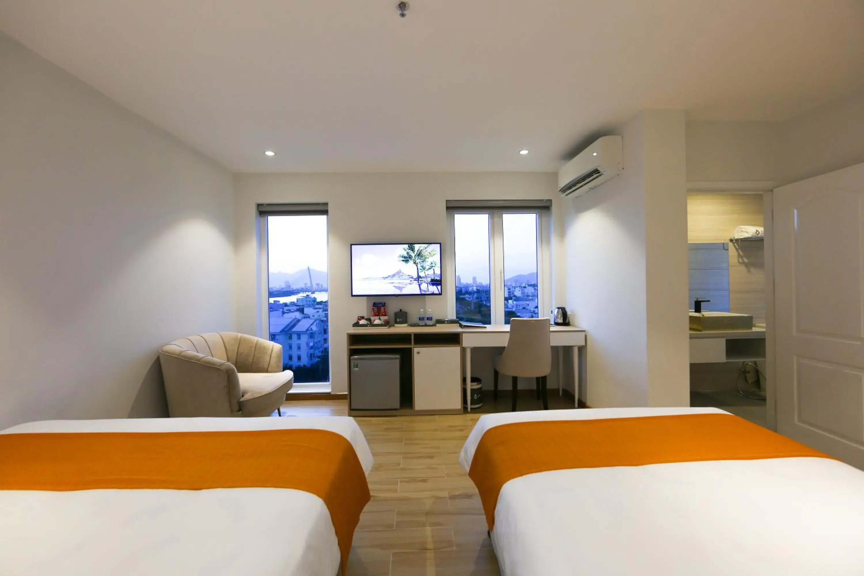 Twin Room with City View in RHM Luxury Hotel And Suite Twin Room with City View in RHM Luxury Hotel And Suite