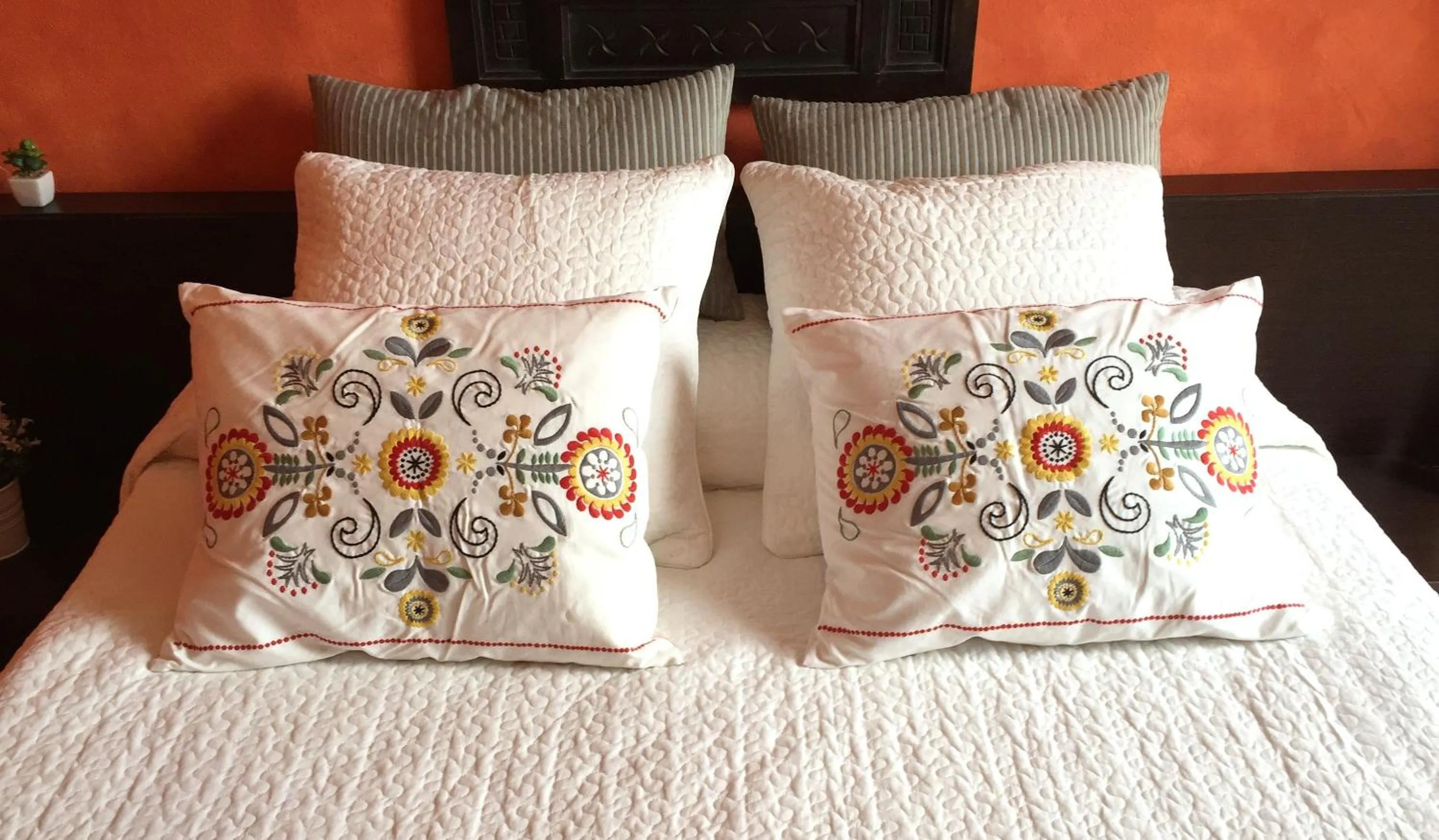 Decorative detail, Bed in Hotel Villa San Fedele