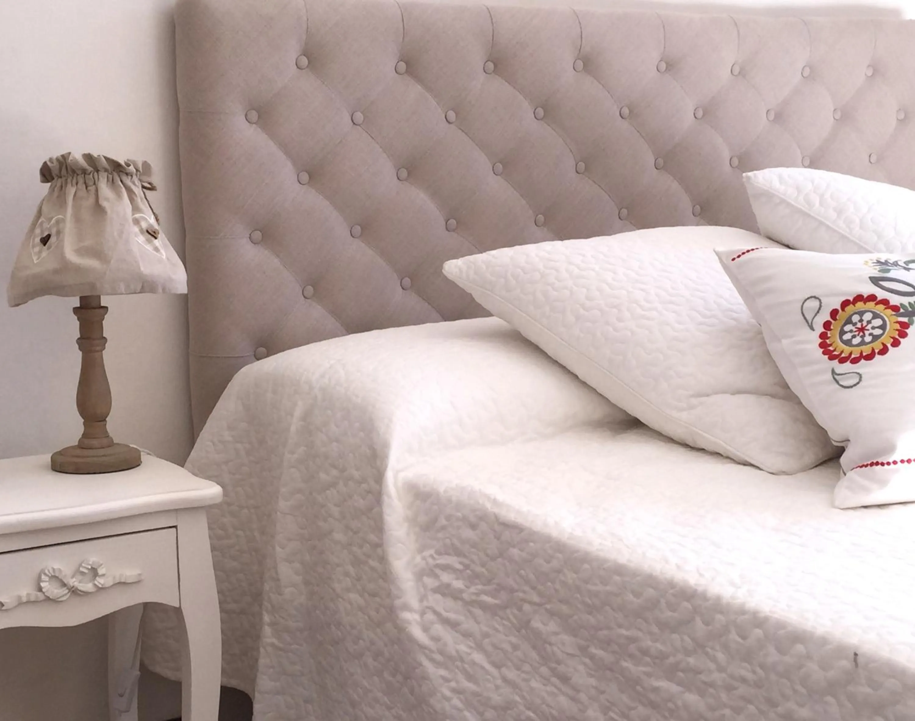 Decorative detail, Bed in Hotel Villa San Fedele