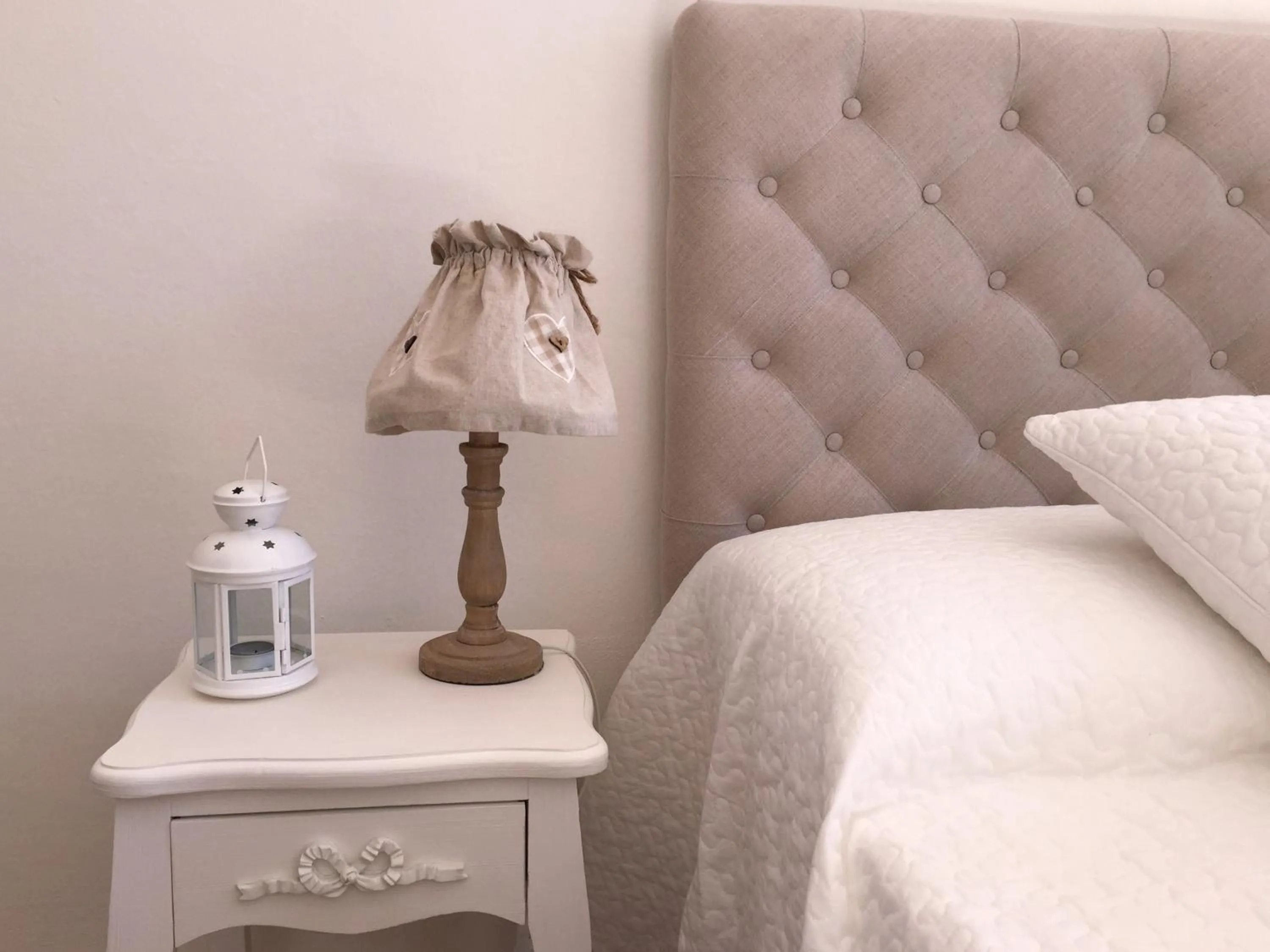 Decorative detail, Bed in Hotel Villa San Fedele