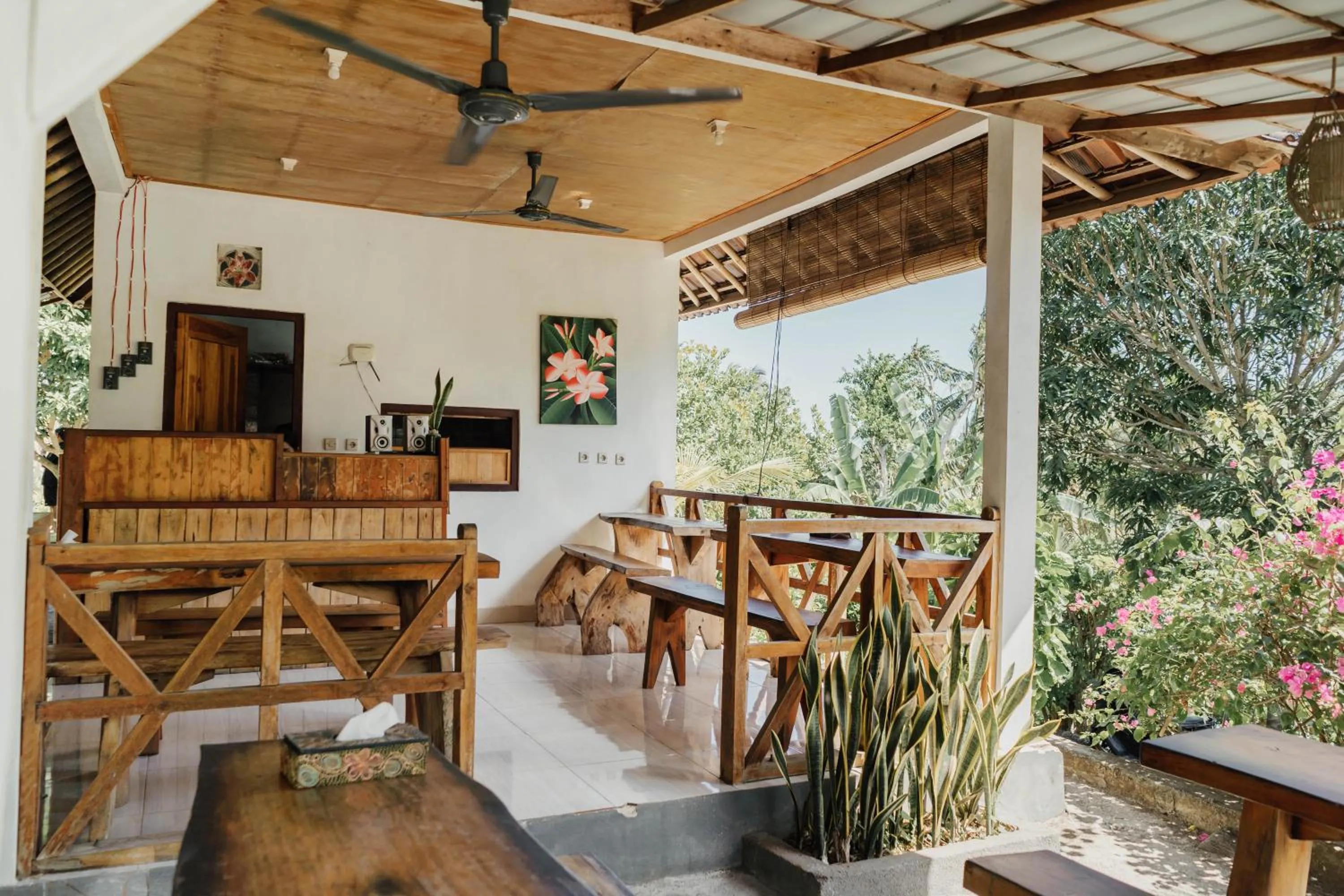 Restaurant/places to eat in Temeling Jungle Inn