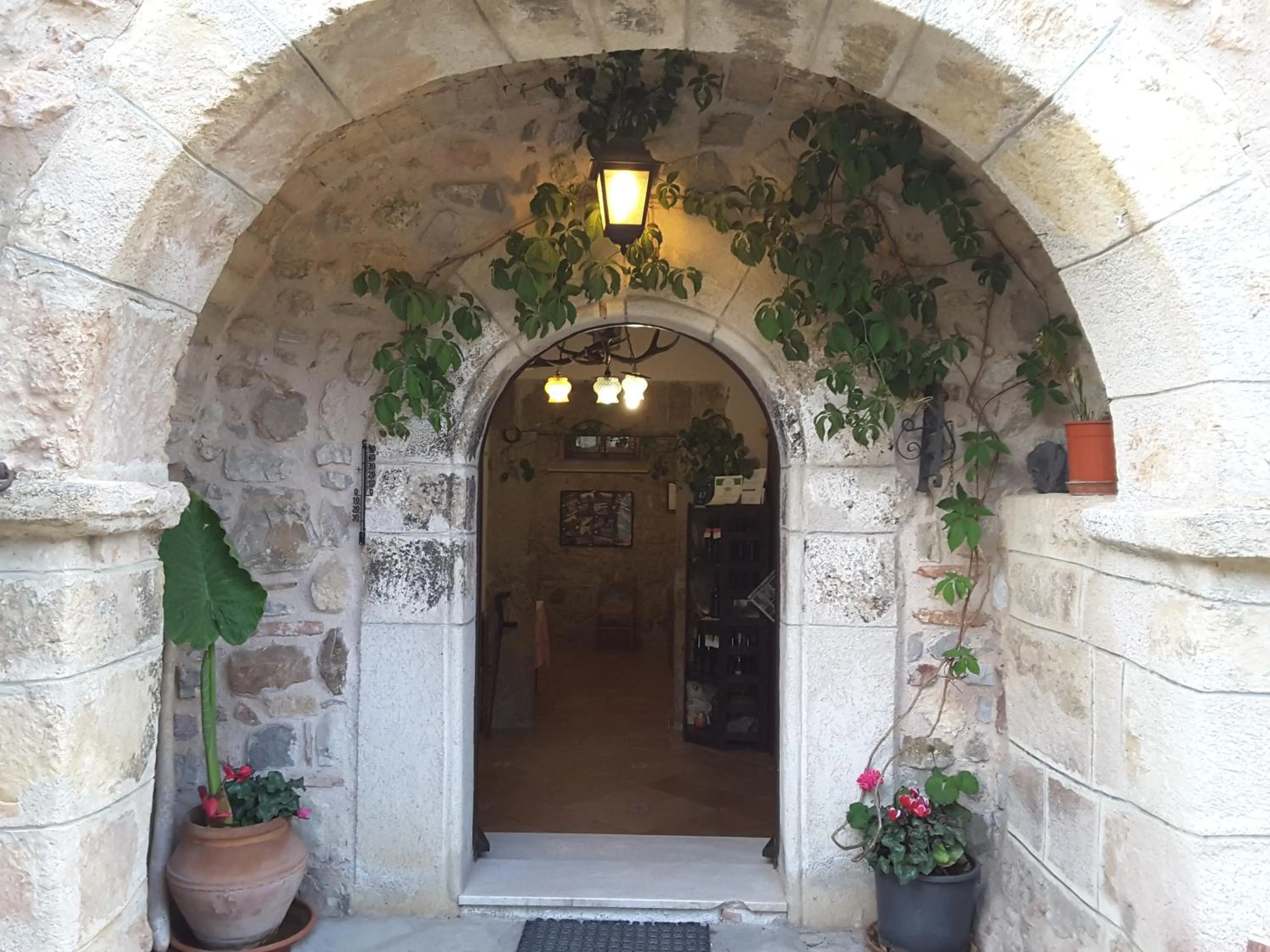 Facade/entrance in Giardino Donna Lavia