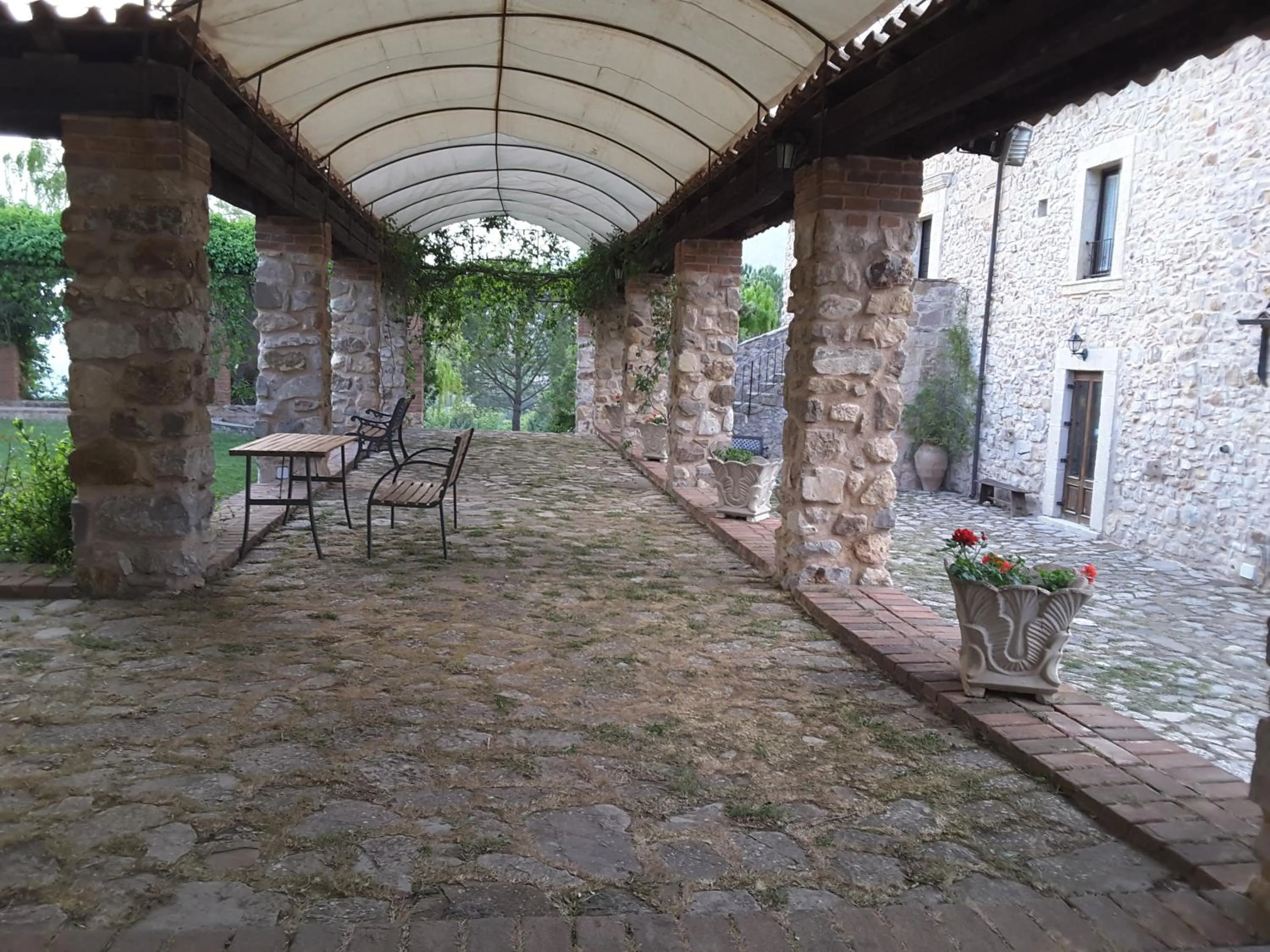 Patio in Giardino Donna Lavia