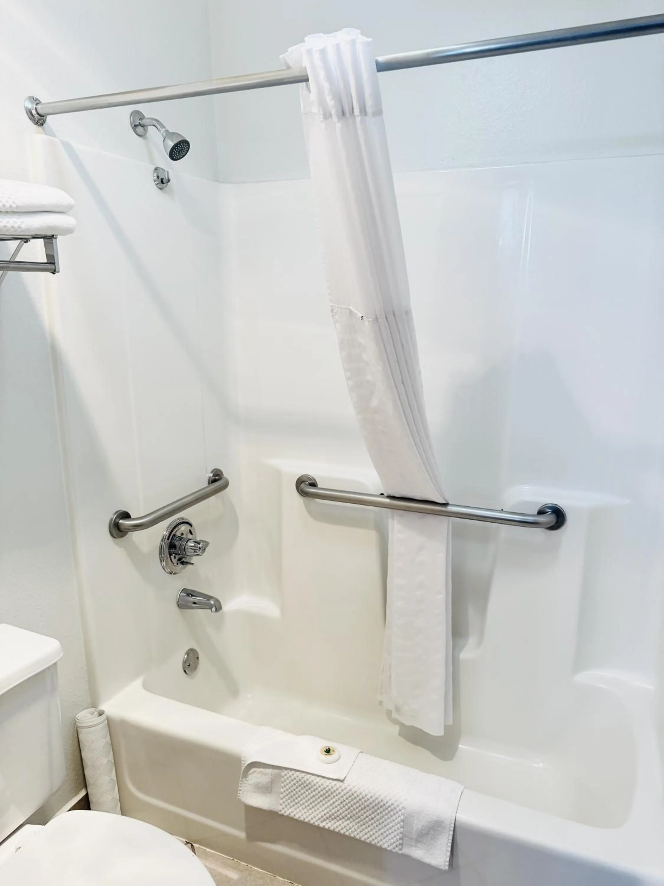 Shower in Scenic Hills Inn