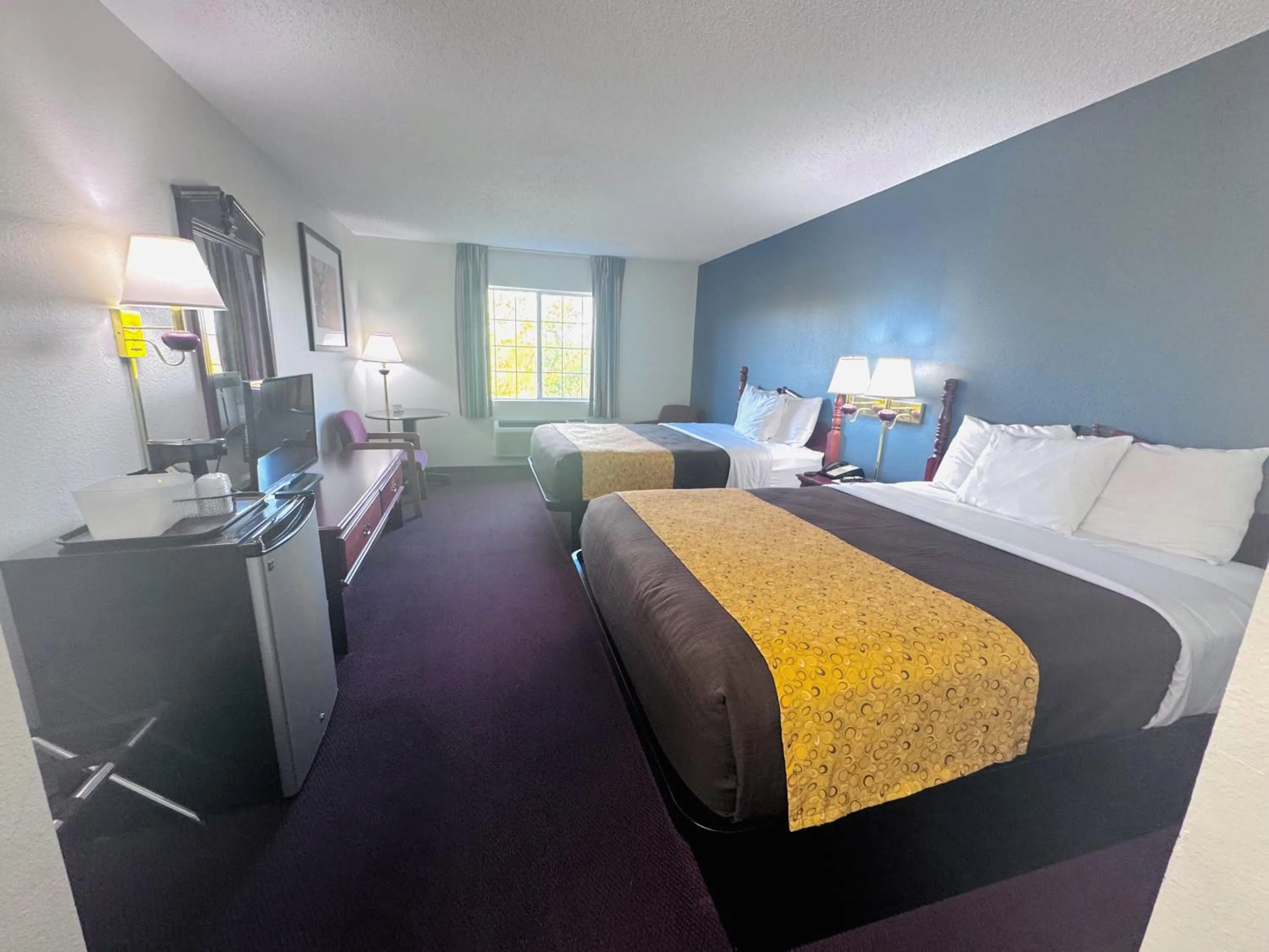 Bed in Scenic Hills Inn