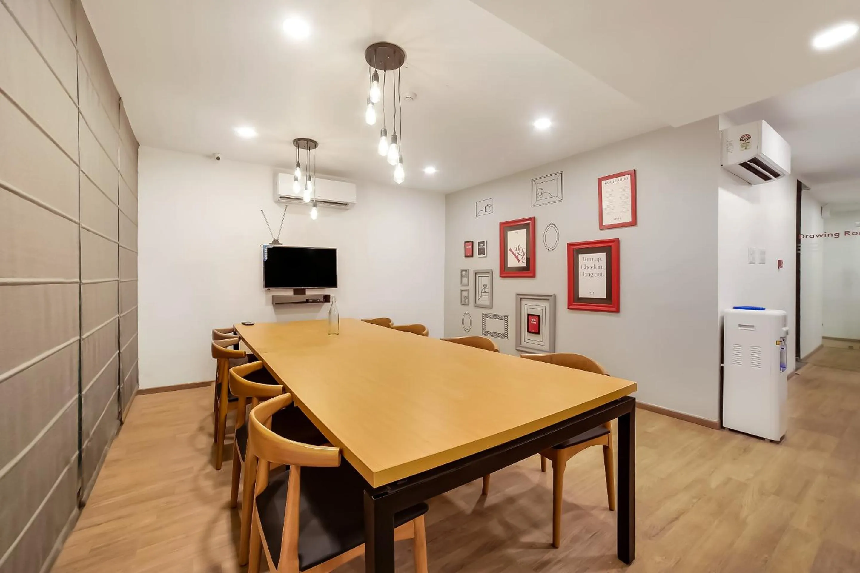 Restaurant/places to eat in Super Townhouse 158 Near Netaji Subhash Marg Near Appu Ghar