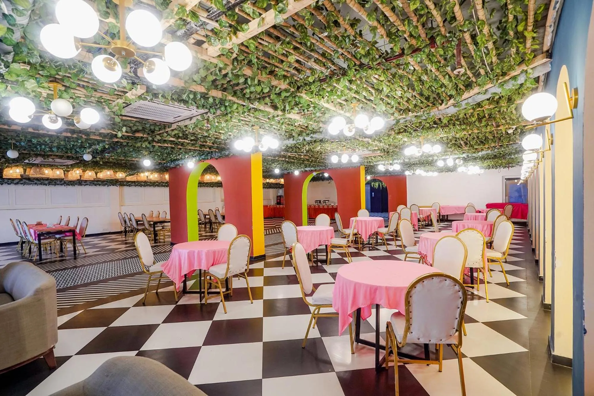 Restaurant/places to eat in FabHotel Prime Cloud 9 Delhi NCR