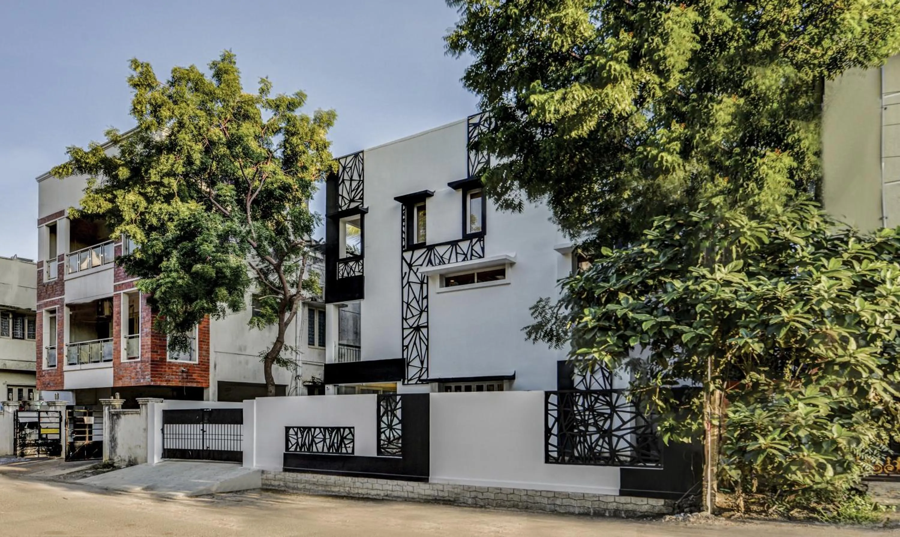 Property building in Itsy Hotels Mirra