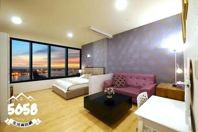 Photo of the whole room, Bed in 85 Cape Inn