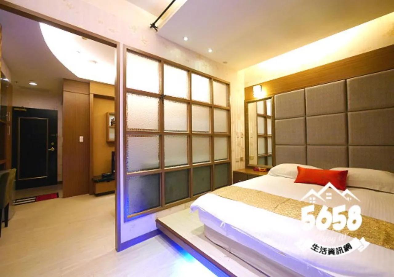 Bedroom, Bed in 85 Cape Inn