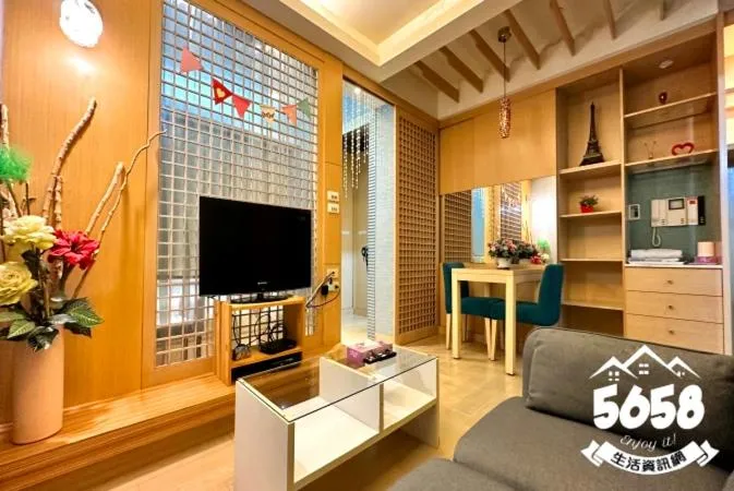 Photo of the whole room in 85 Cape Inn