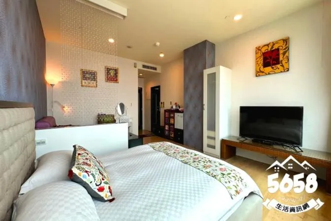 Photo of the whole room, Bed in 85 Cape Inn