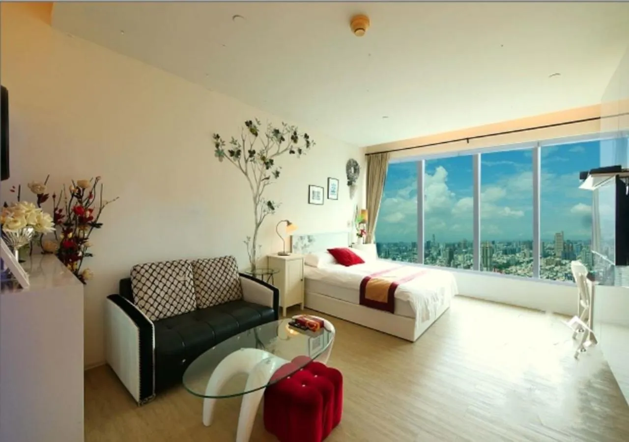 Living room, Bed in 85 Cape Inn