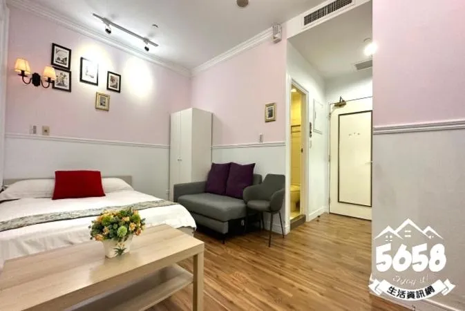 Photo of the whole room, Bed in 85 Cape Inn