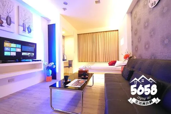 Photo of the whole room, Bed in 85 Cape Inn