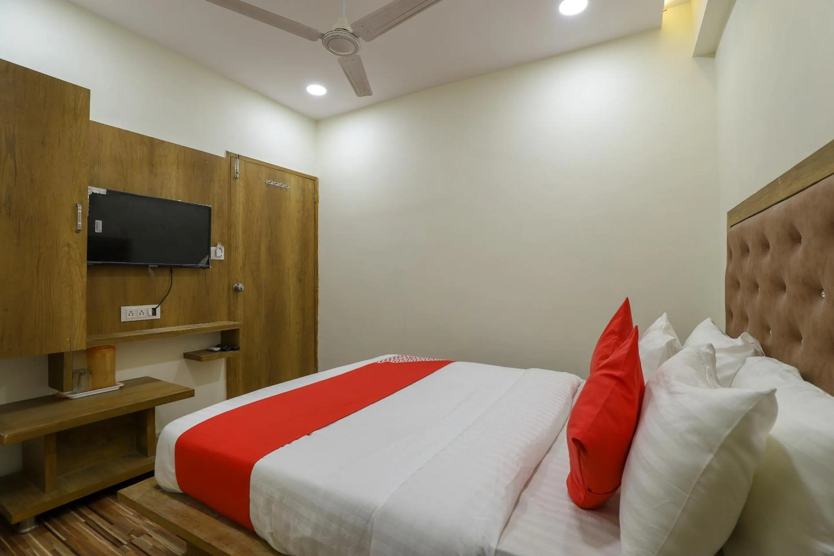 Bedroom, Bed in Hotel O Shubham Inn