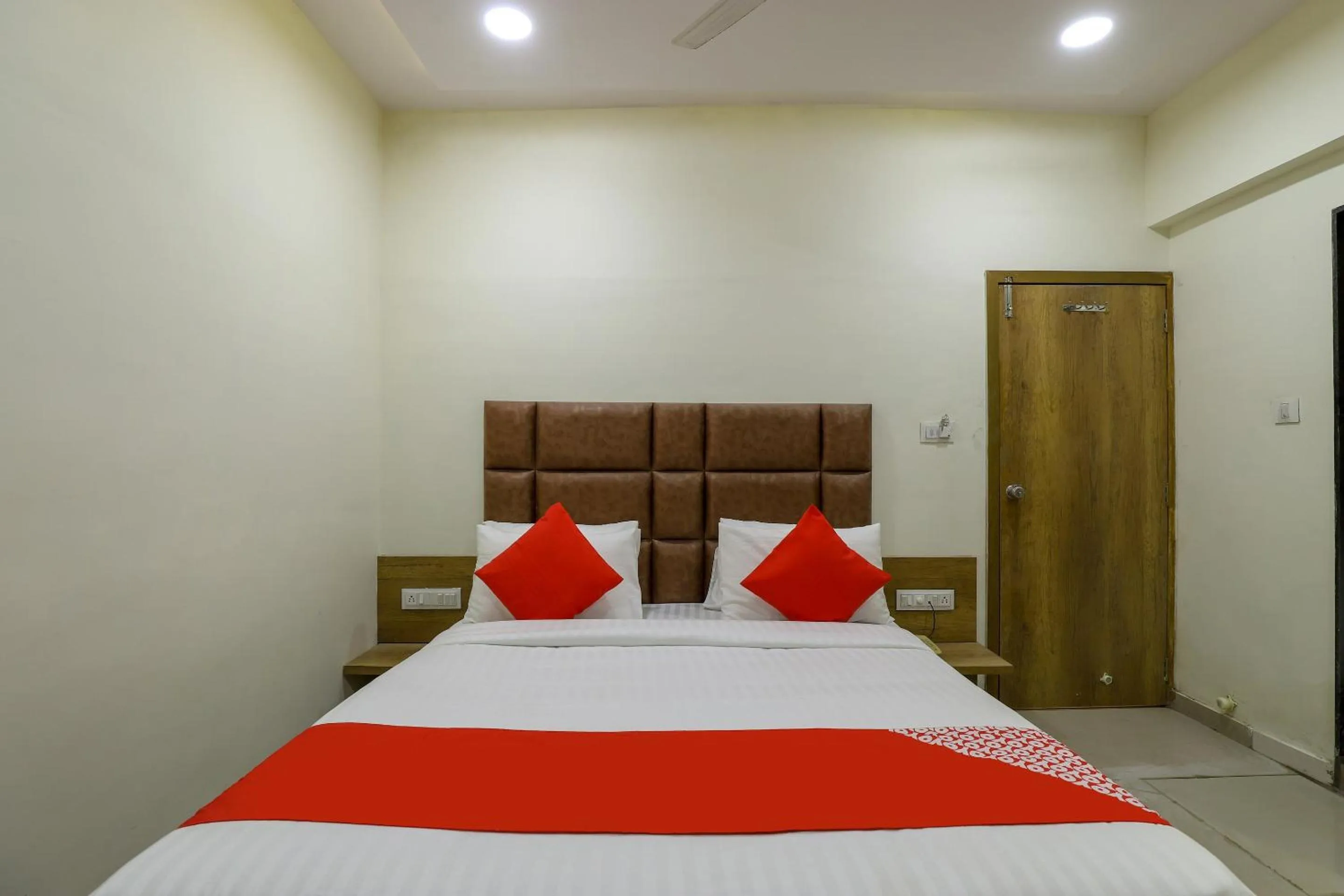 Bedroom, Bed in Hotel O Shubham Inn