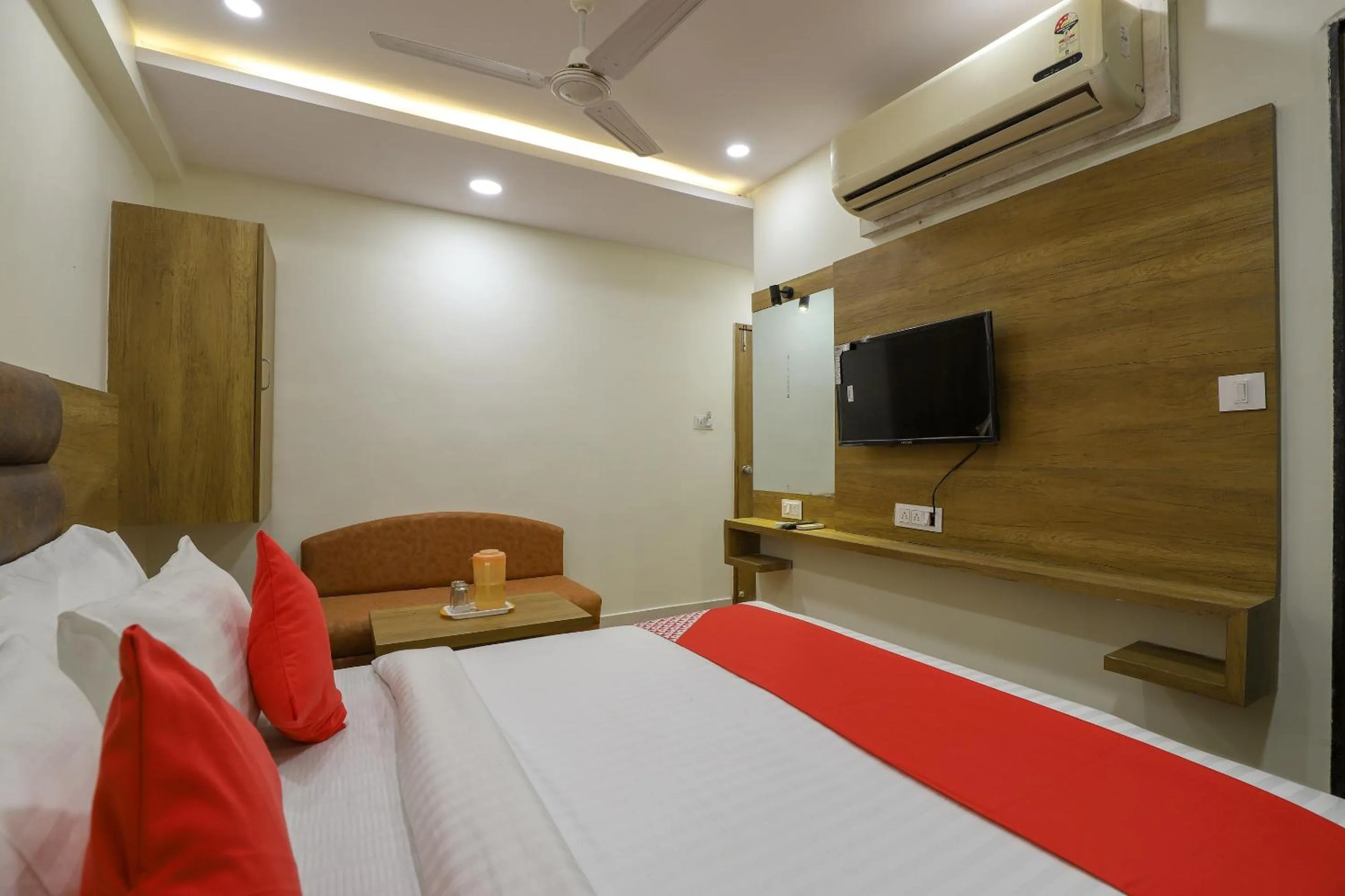 Bedroom, Bed in Hotel O Shubham Inn