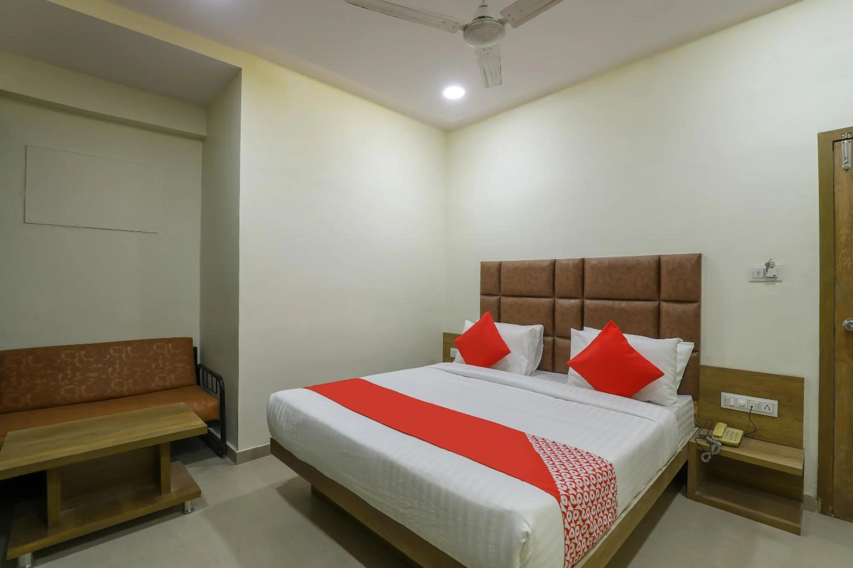 Bedroom, Bed in Super Hotel O Shubham Inn