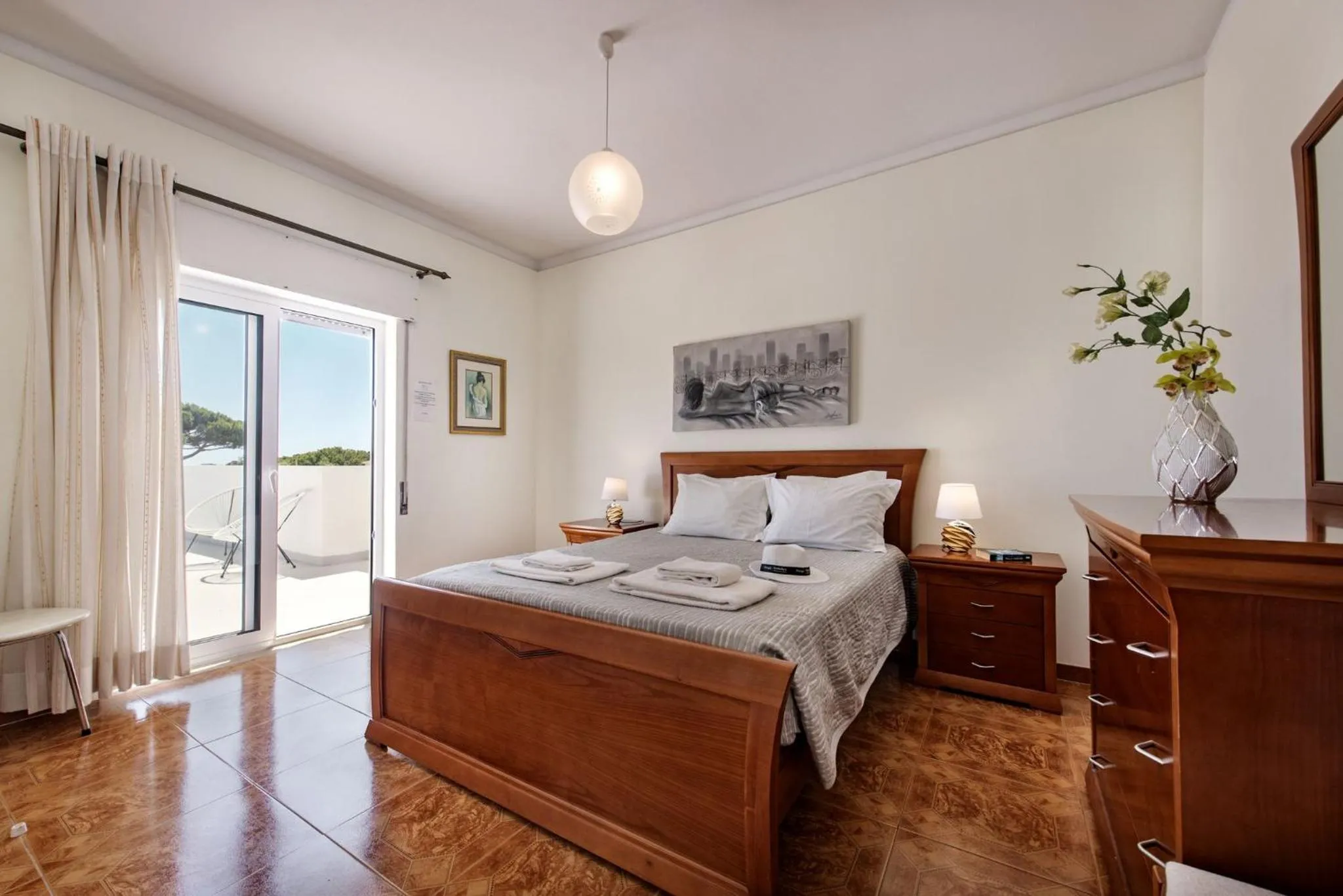 Bed in Charming Villa With Private Pool in Vibrant Vilamoura, Free AC and Wifi