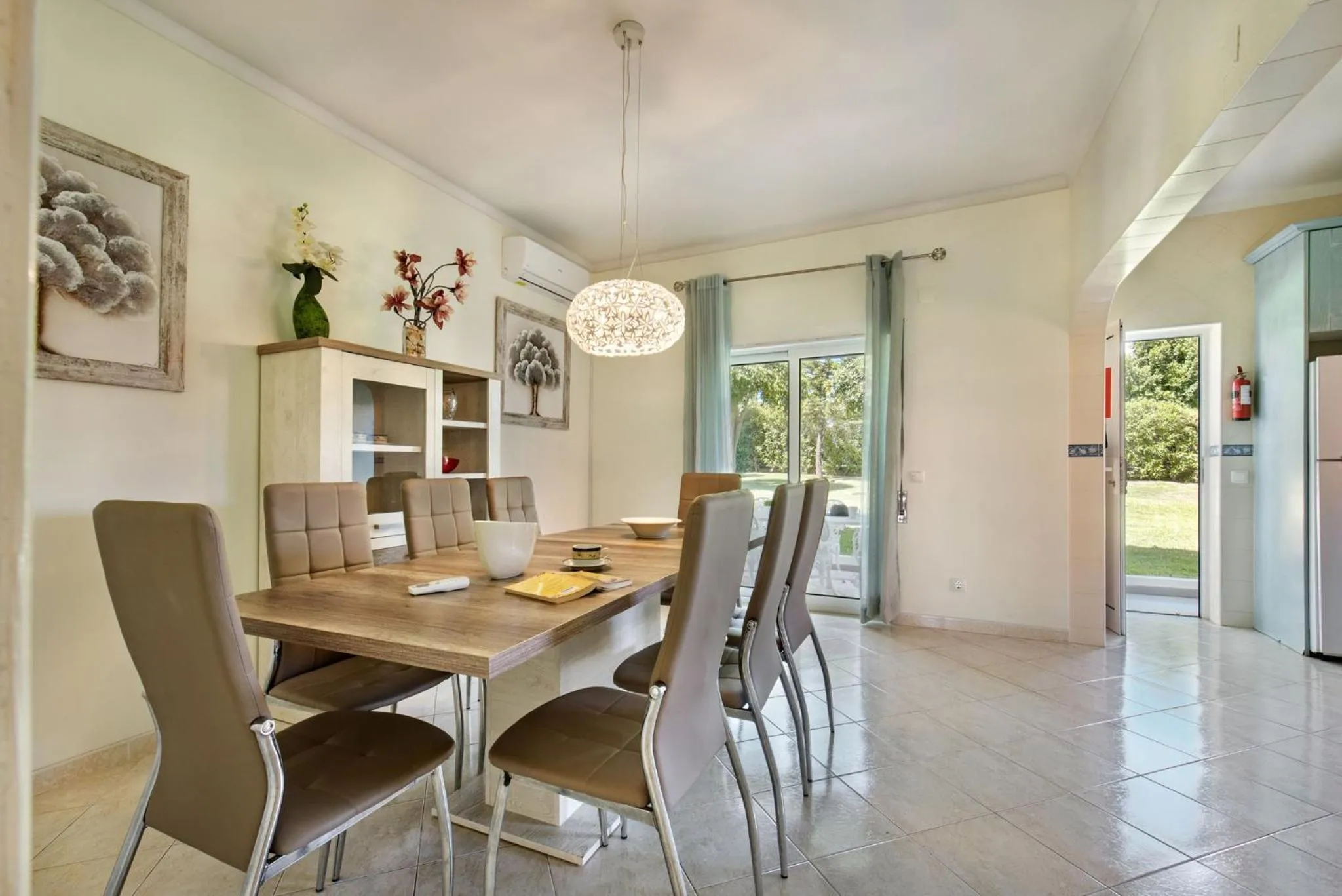 Decorative detail in Charming Villa With Private Pool in Vibrant Vilamoura, Free AC and Wifi