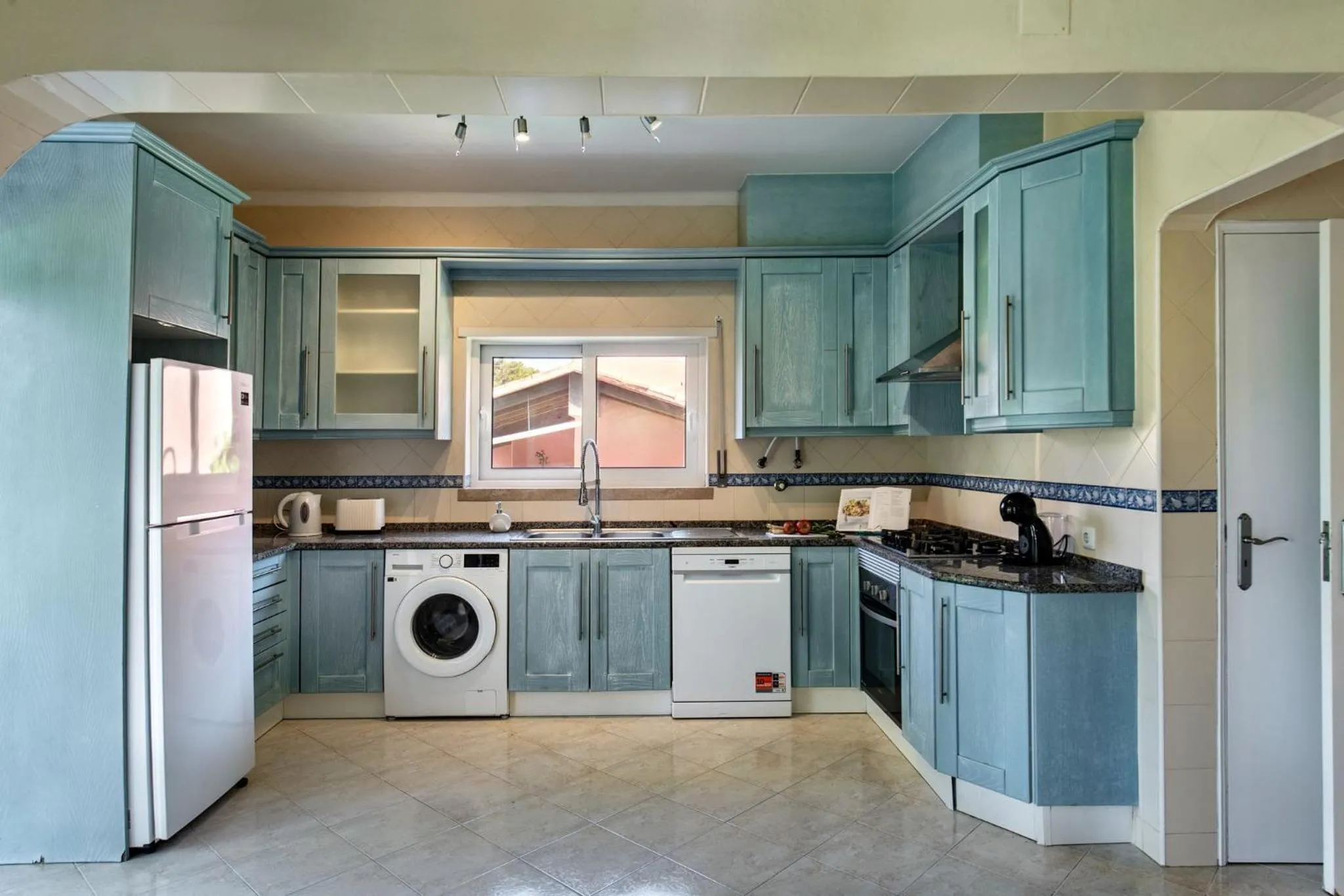 washing machine in Charming Villa With Private Pool in Vibrant Vilamoura, Free AC and Wifi