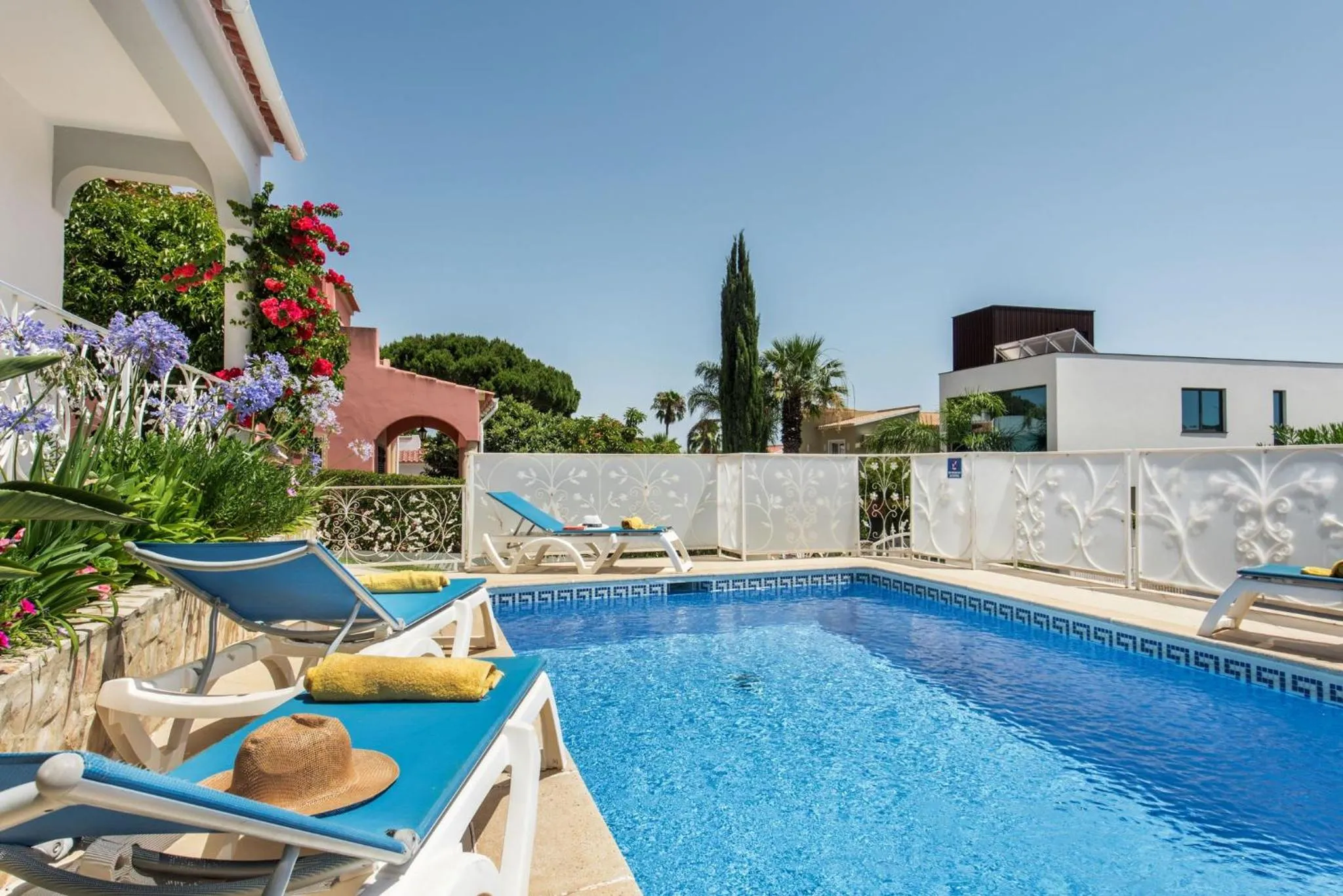 Summer in Charming Villa With Private Pool in Vibrant Vilamoura, Free AC and Wifi