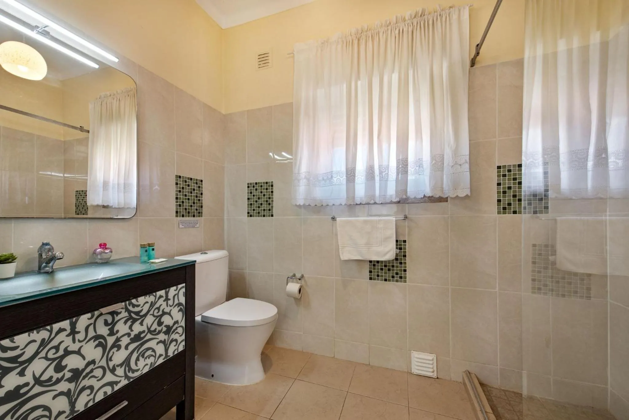 Toilet in Charming Villa With Private Pool in Vibrant Vilamoura, Free AC and Wifi