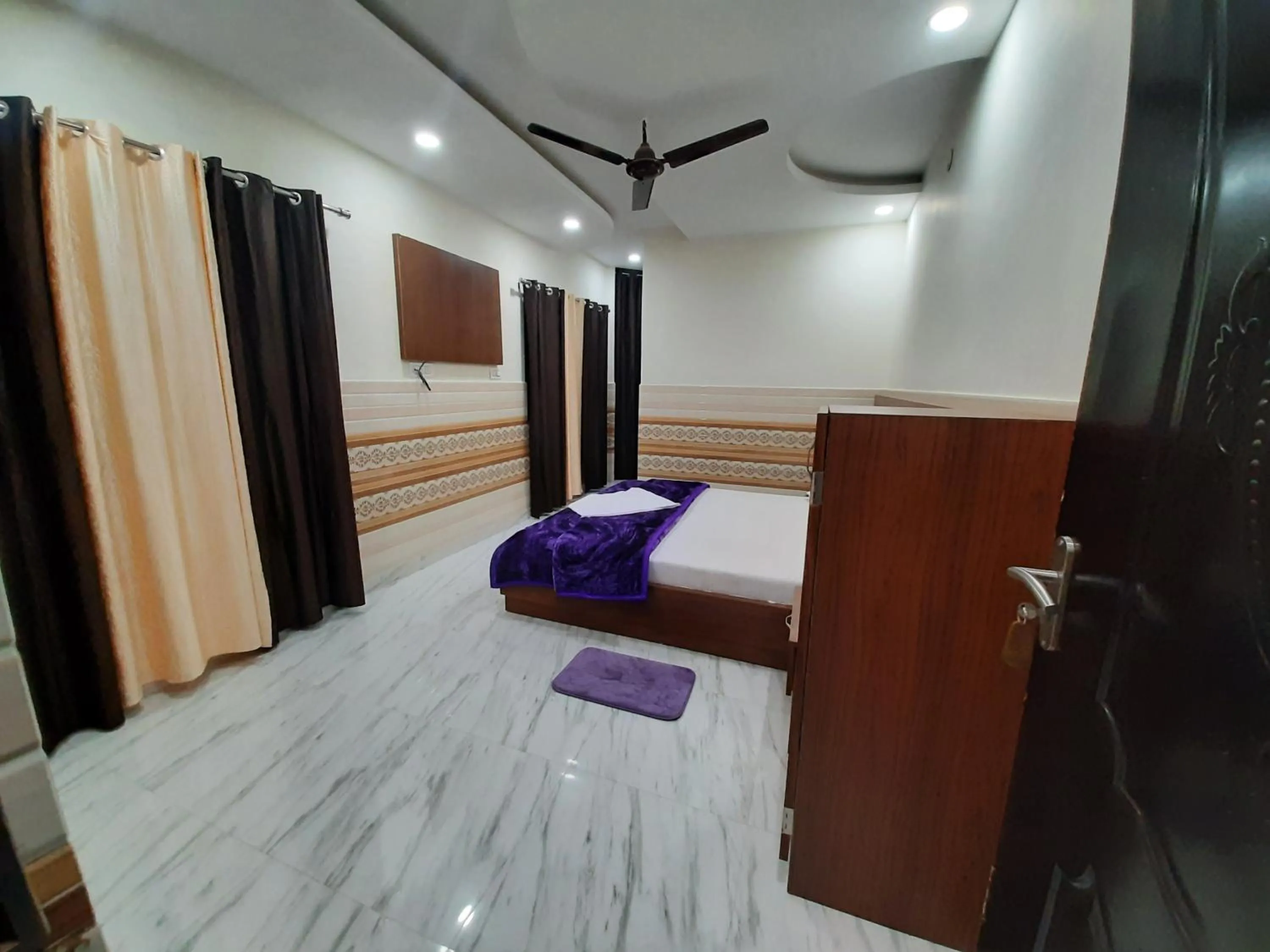 Photo of the whole room, Bed in Abrol residency