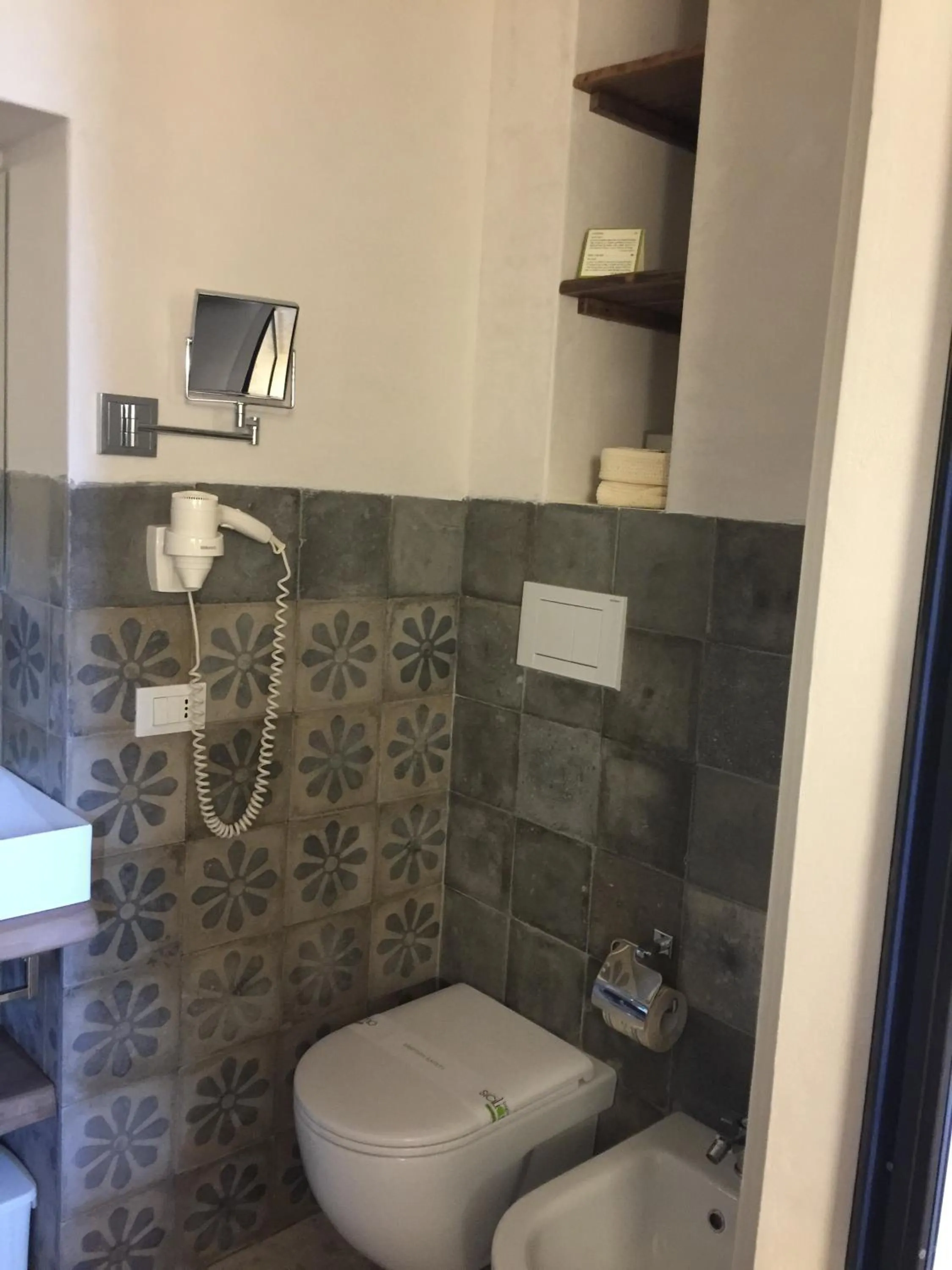 Toilet in Baglio Siciliamo Country House