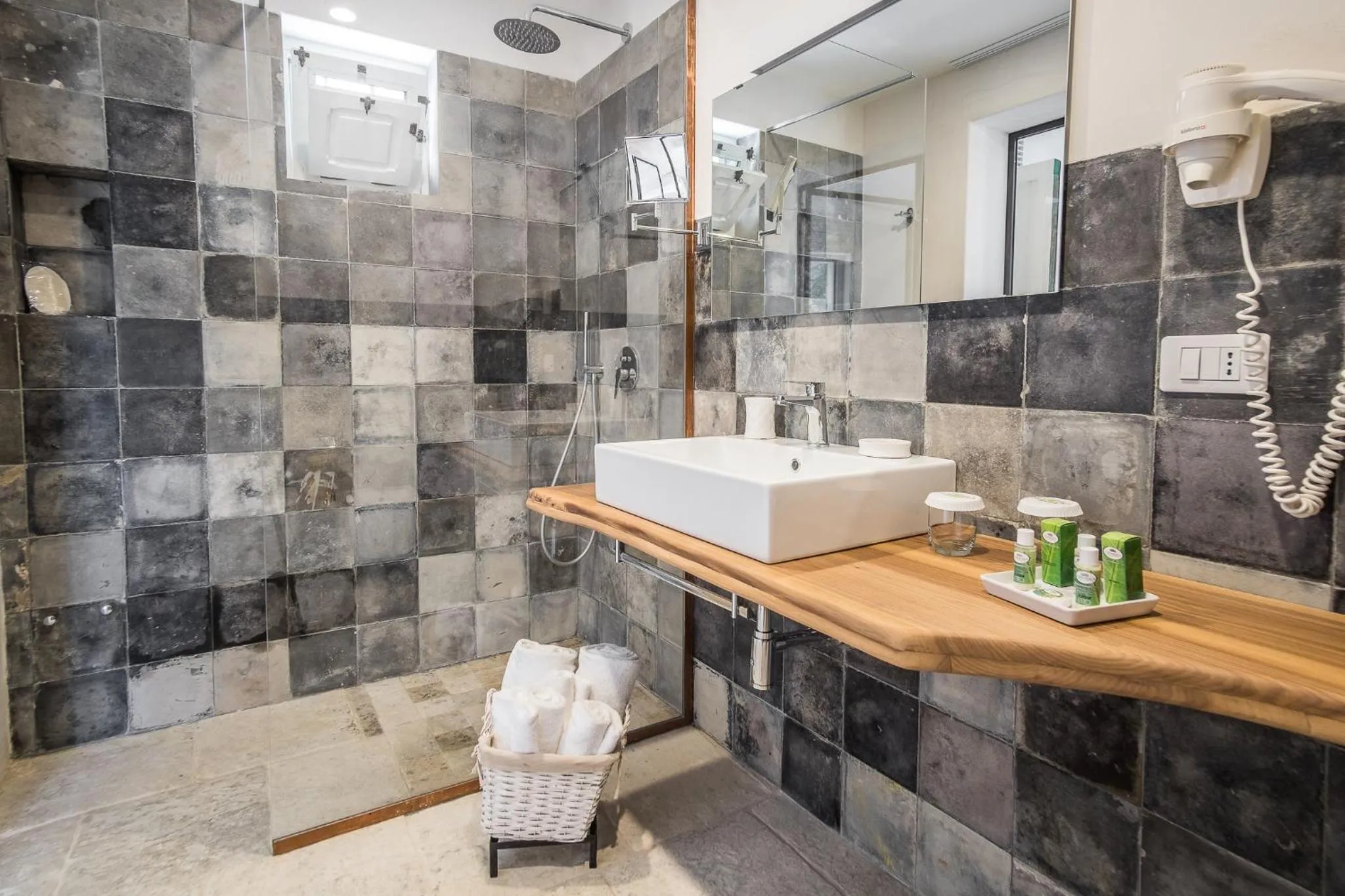 Toilet in Baglio Siciliamo Country House