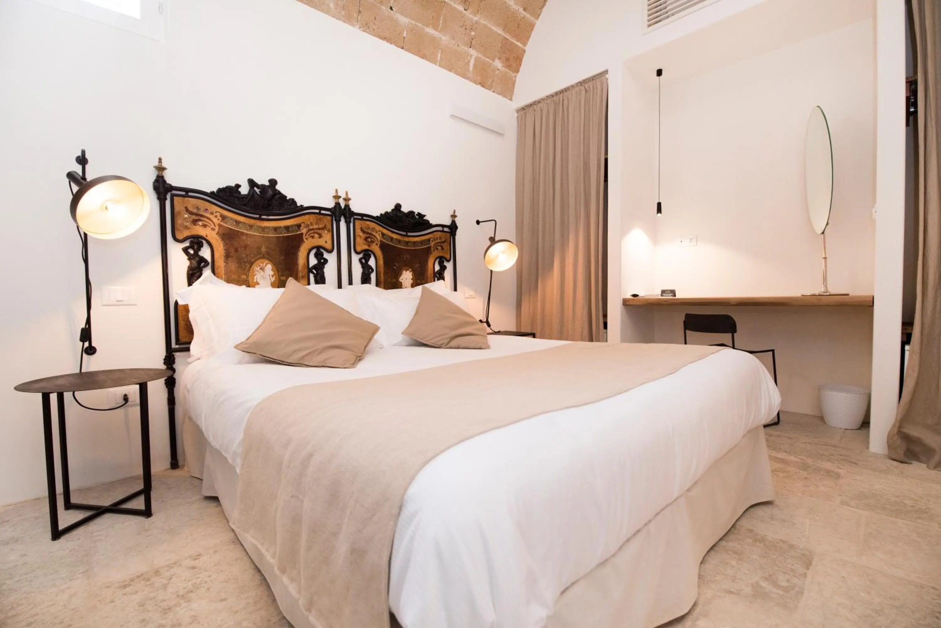 Bedroom, Bed in Baglio Siciliamo Country House