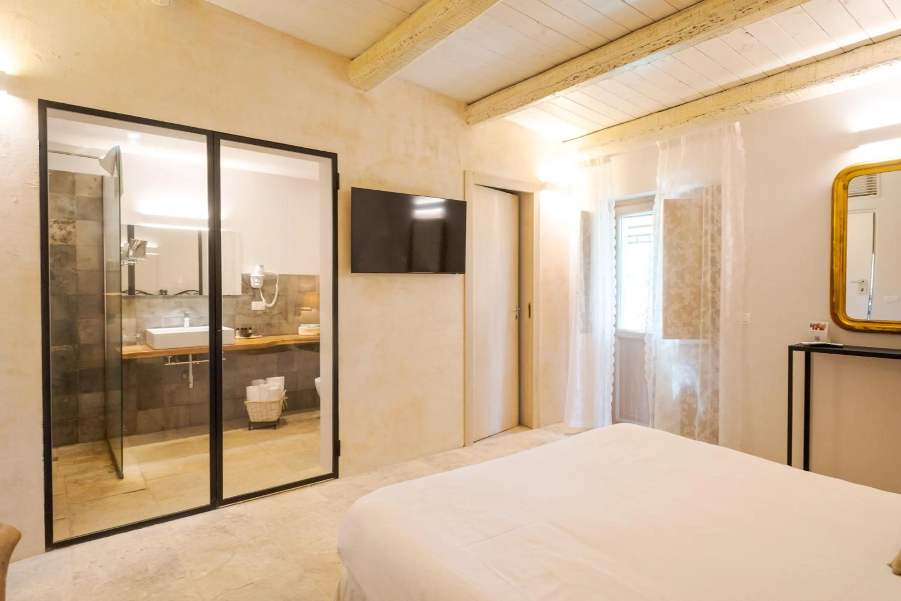 Bathroom, Bed in Baglio Siciliamo Country House