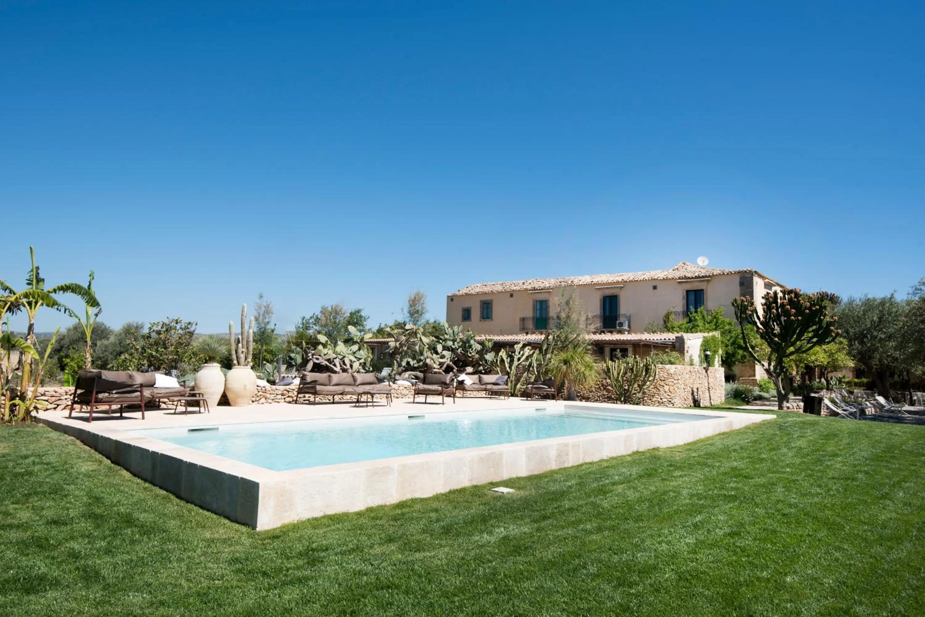 Swimming pool in Baglio Siciliamo Country House