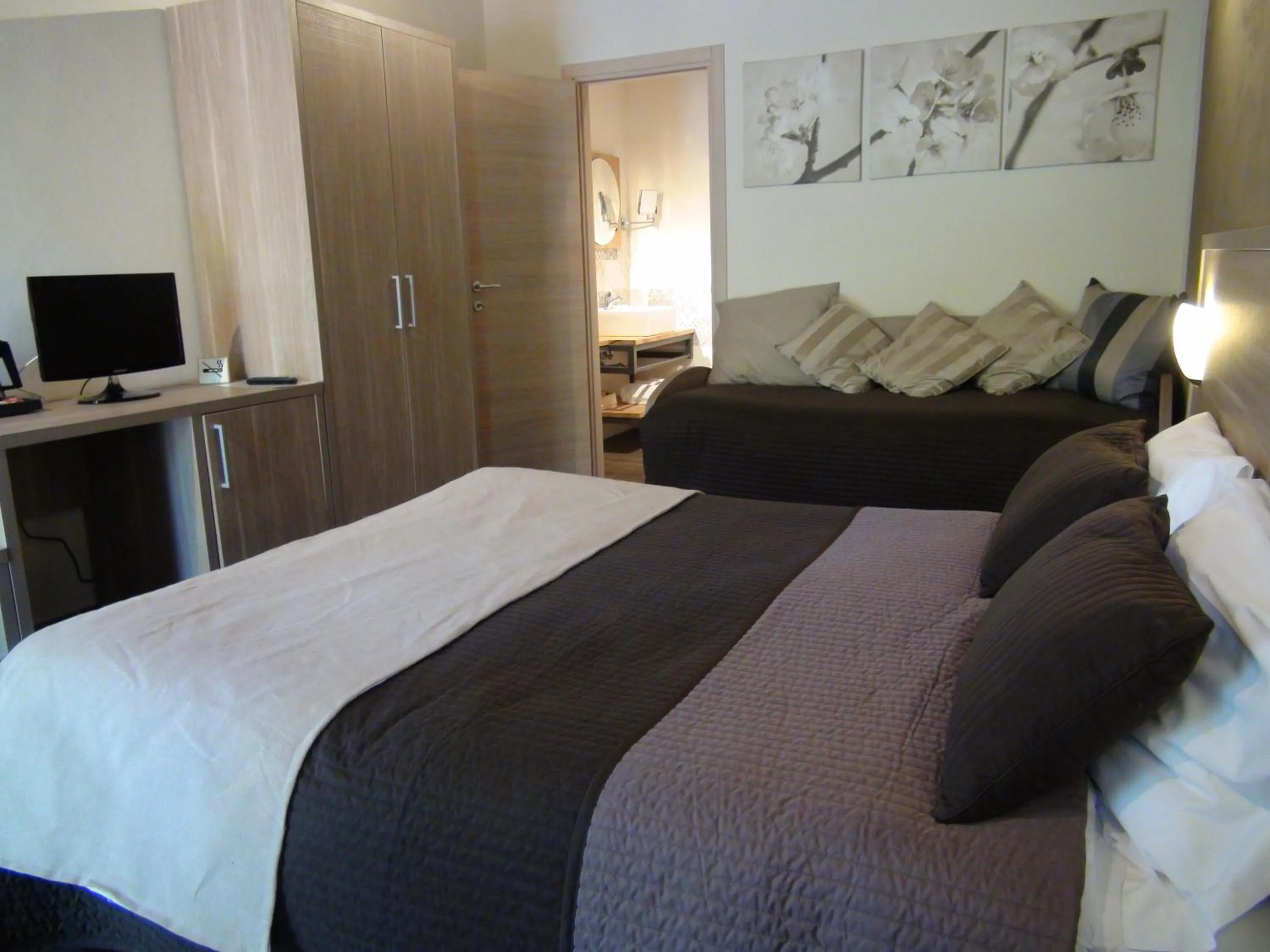 Photo of the whole room, Bed in Baglio Siciliamo Country House