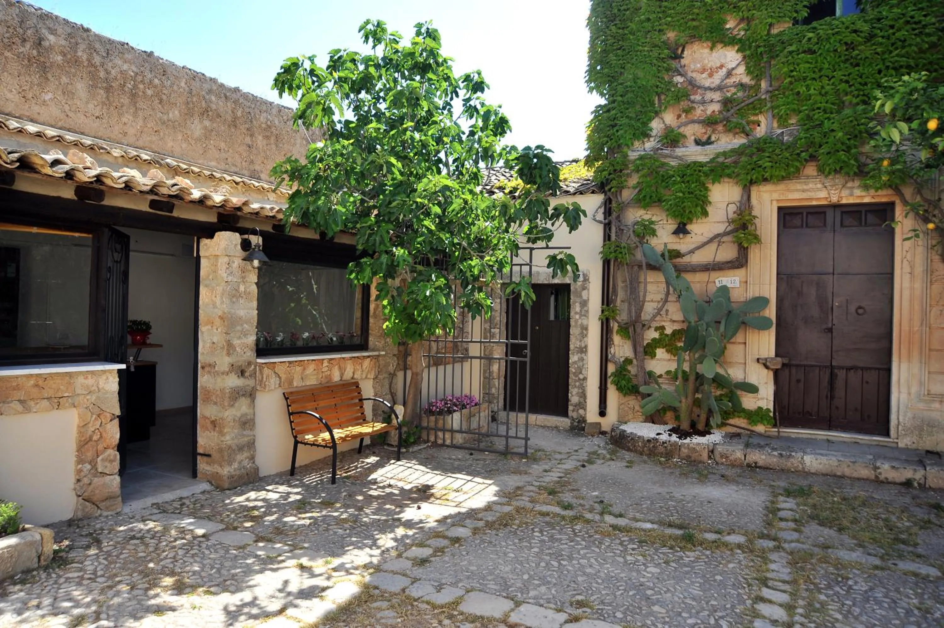 Facade/entrance in Baglio Siciliamo Country House