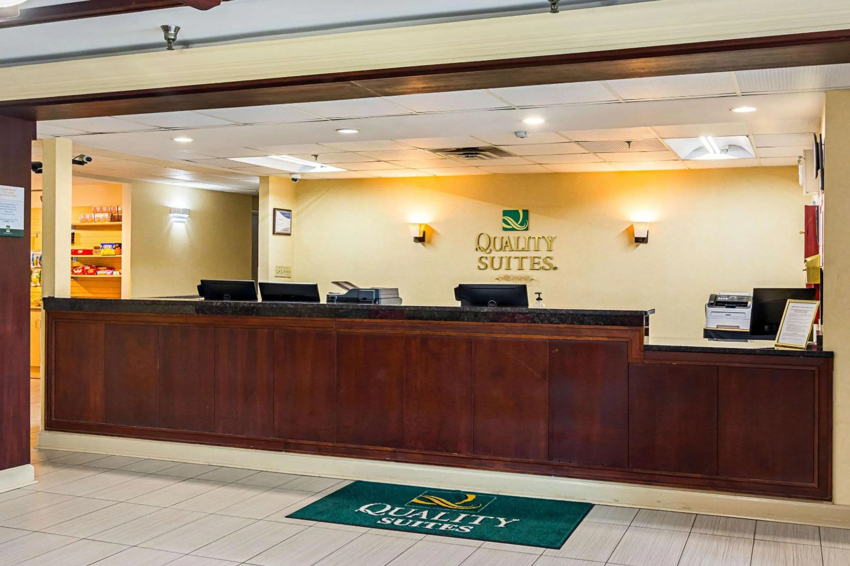Lobby or reception in Quality Suites Atlanta Airport East