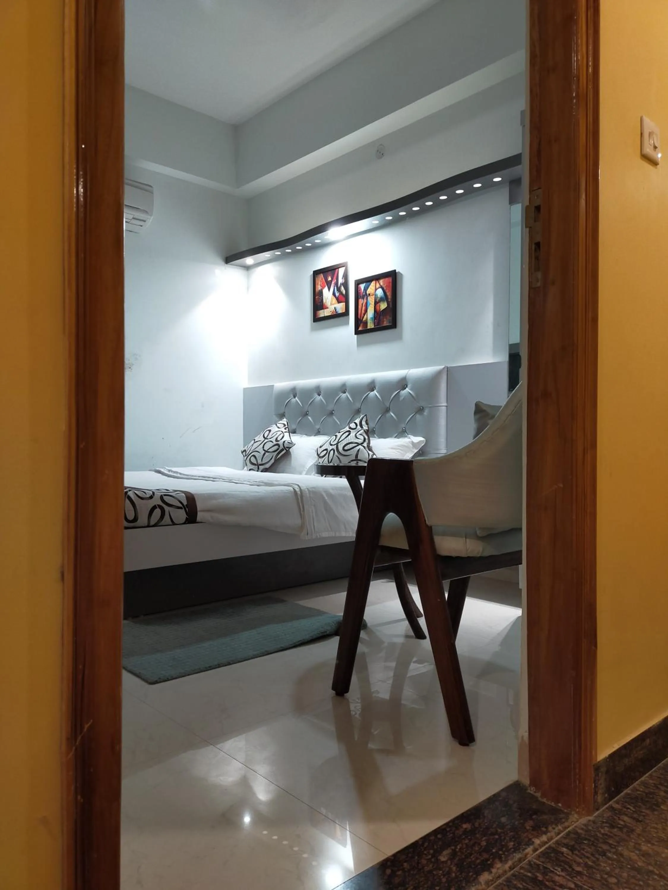 Bed in Hotel Prabhat