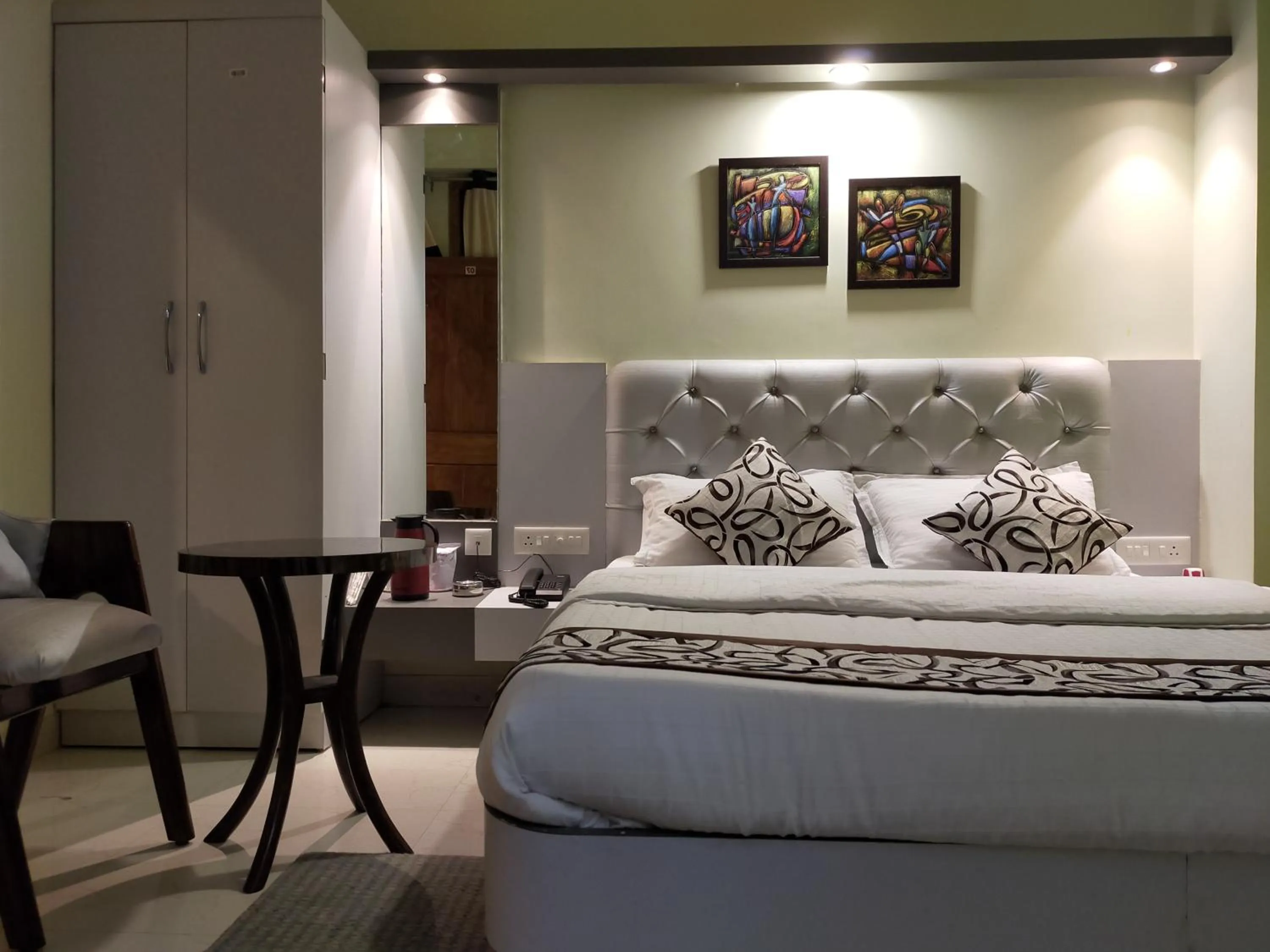 Bed in Hotel Prabhat