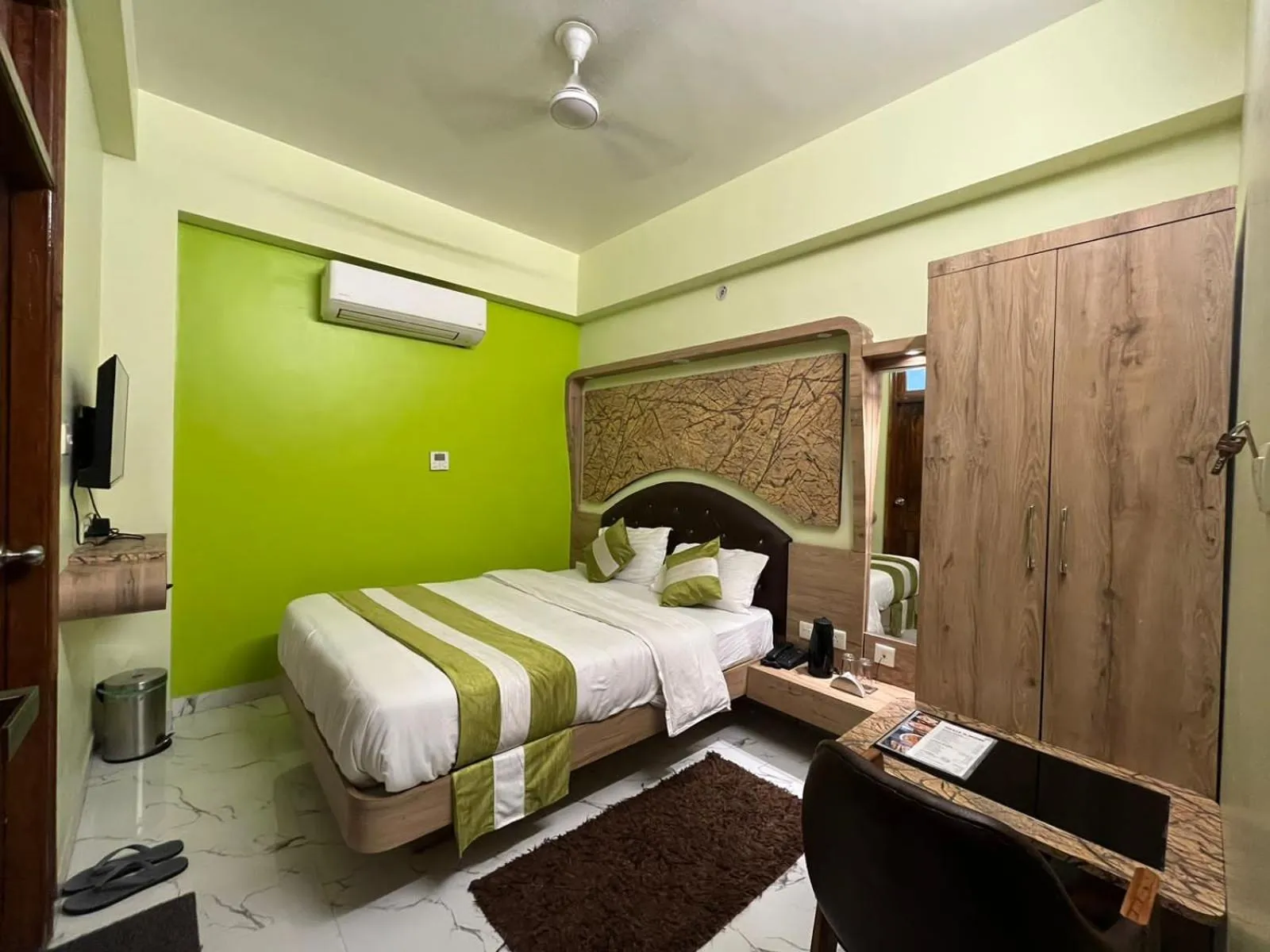 Bed in Hotel Prabhat