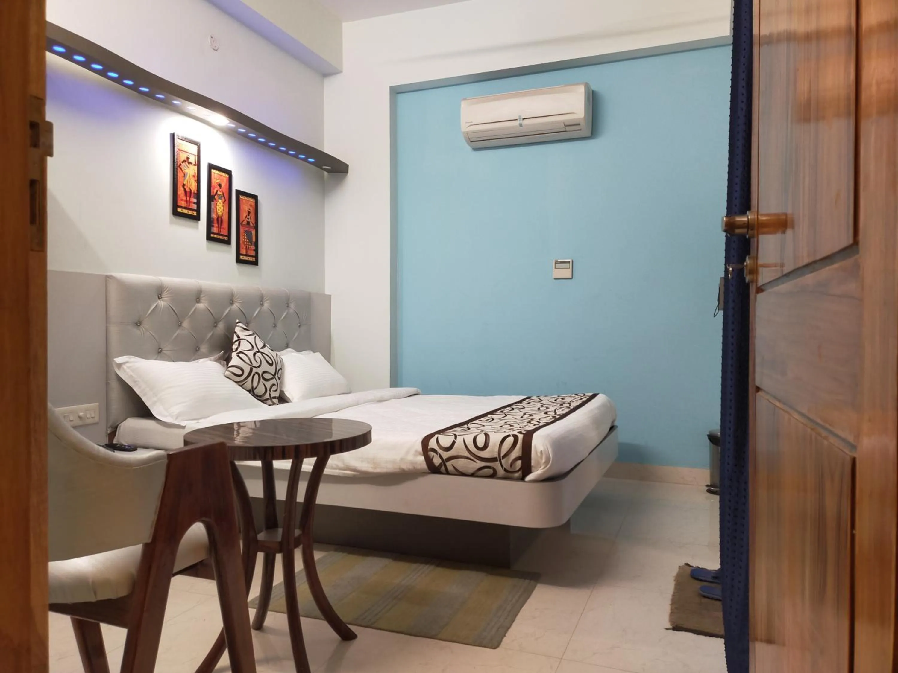 Bed in Hotel Prabhat